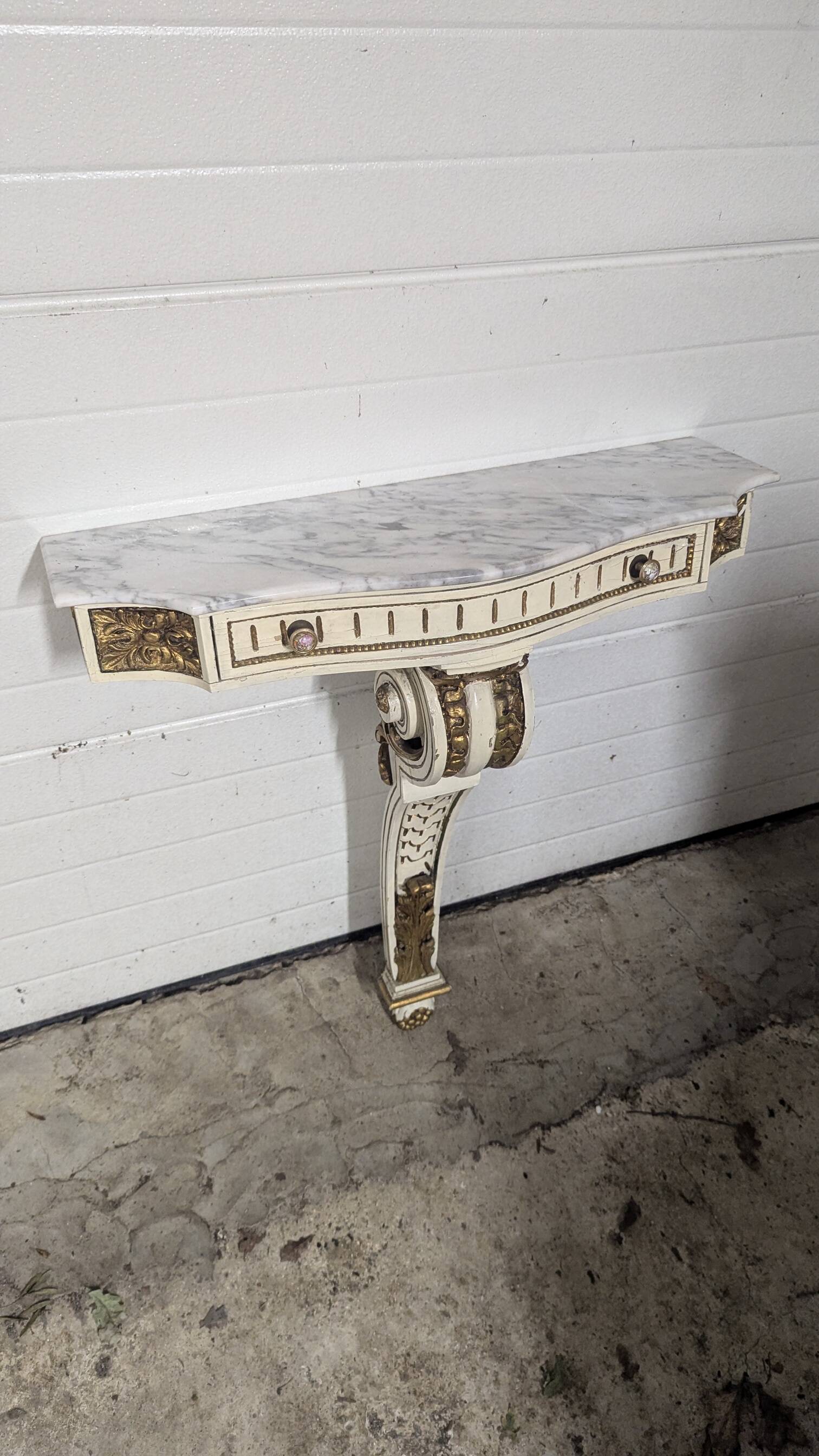 Console d'applique murale style Louis XV avec tiroir et marbre