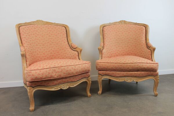 Paire de fauteuils bergère de style Louis XV