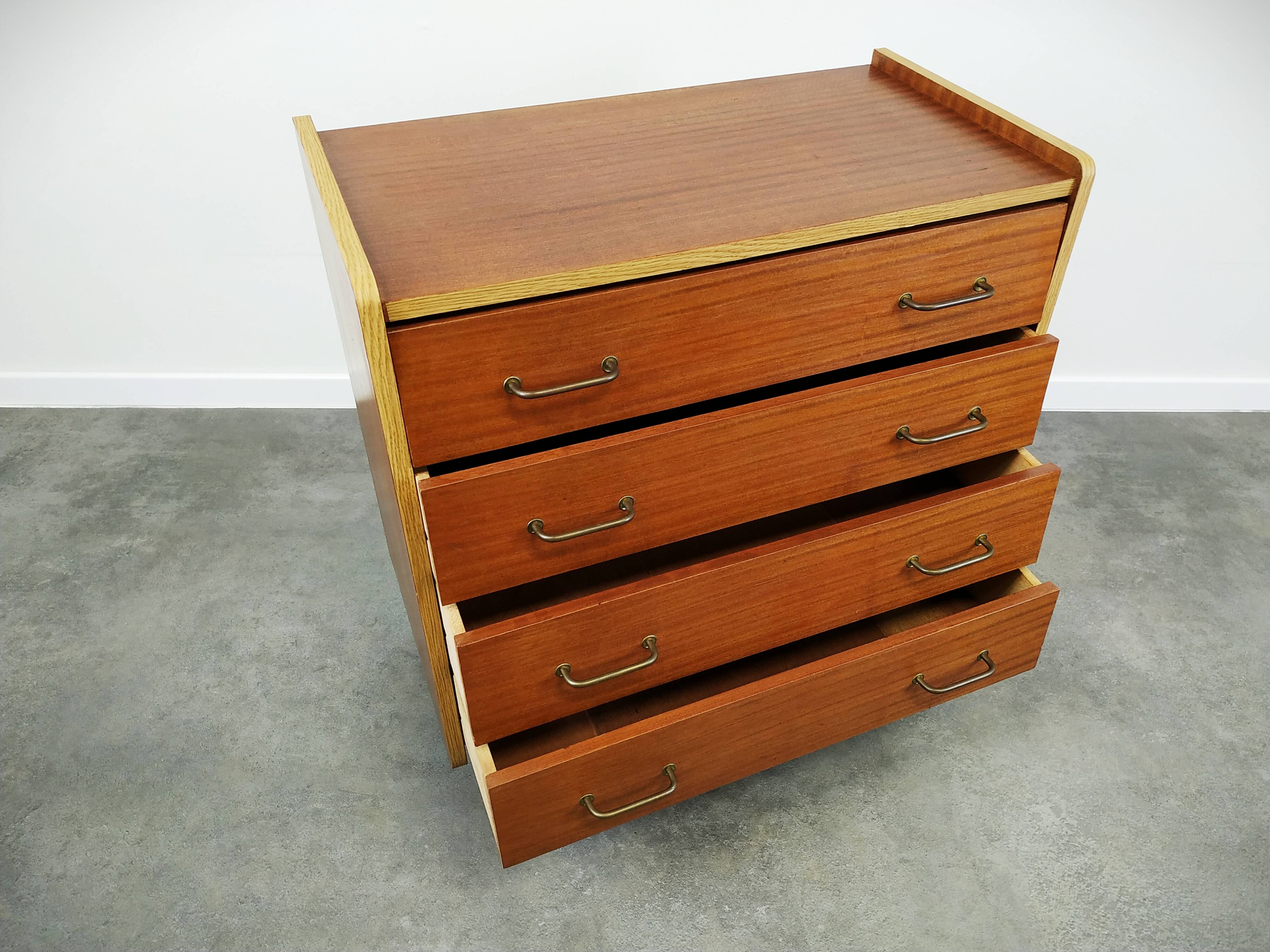 Compass feet dresser