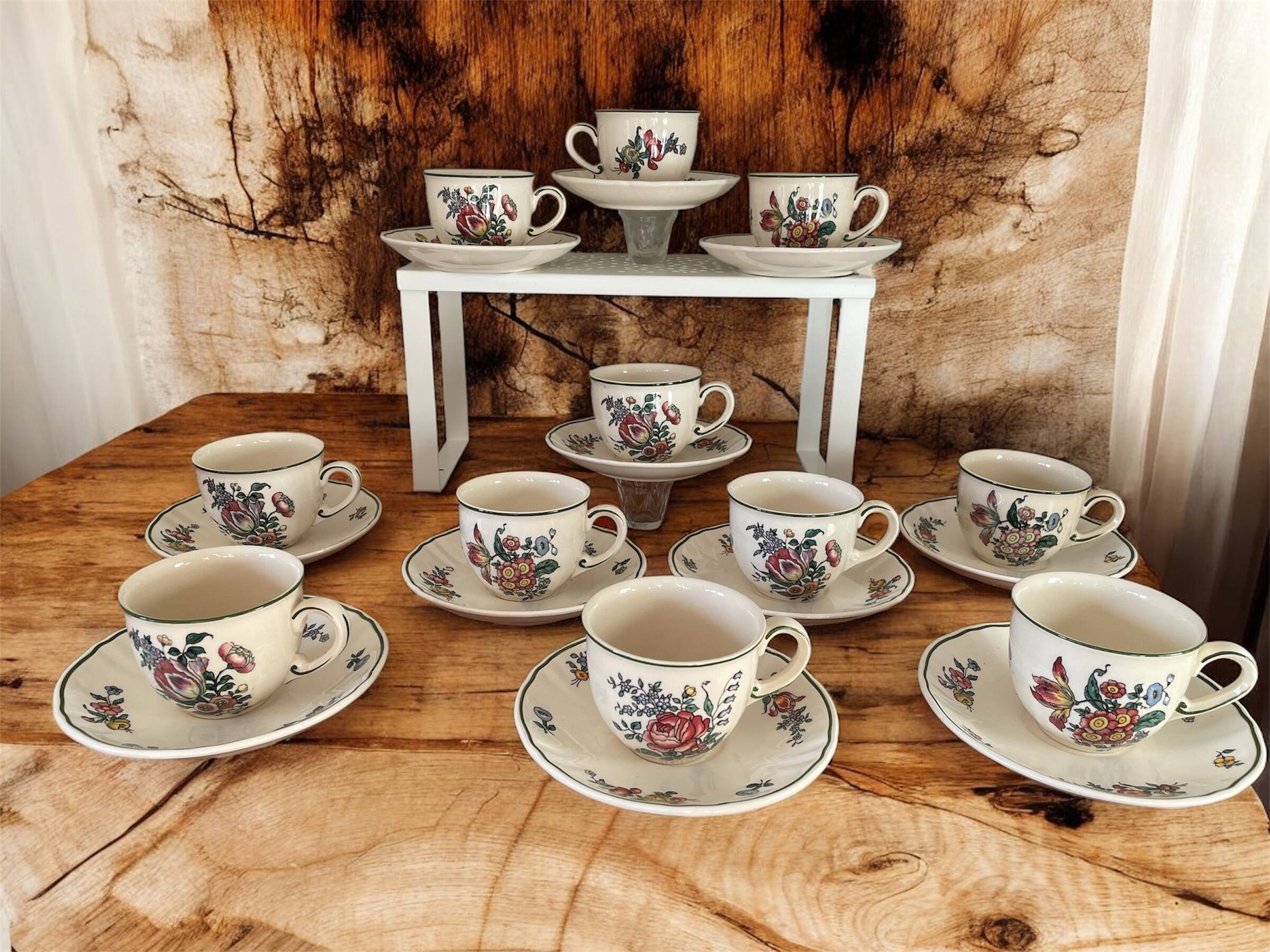 Service de tasses à café anciennes  en faïence de Villeroy & Boch