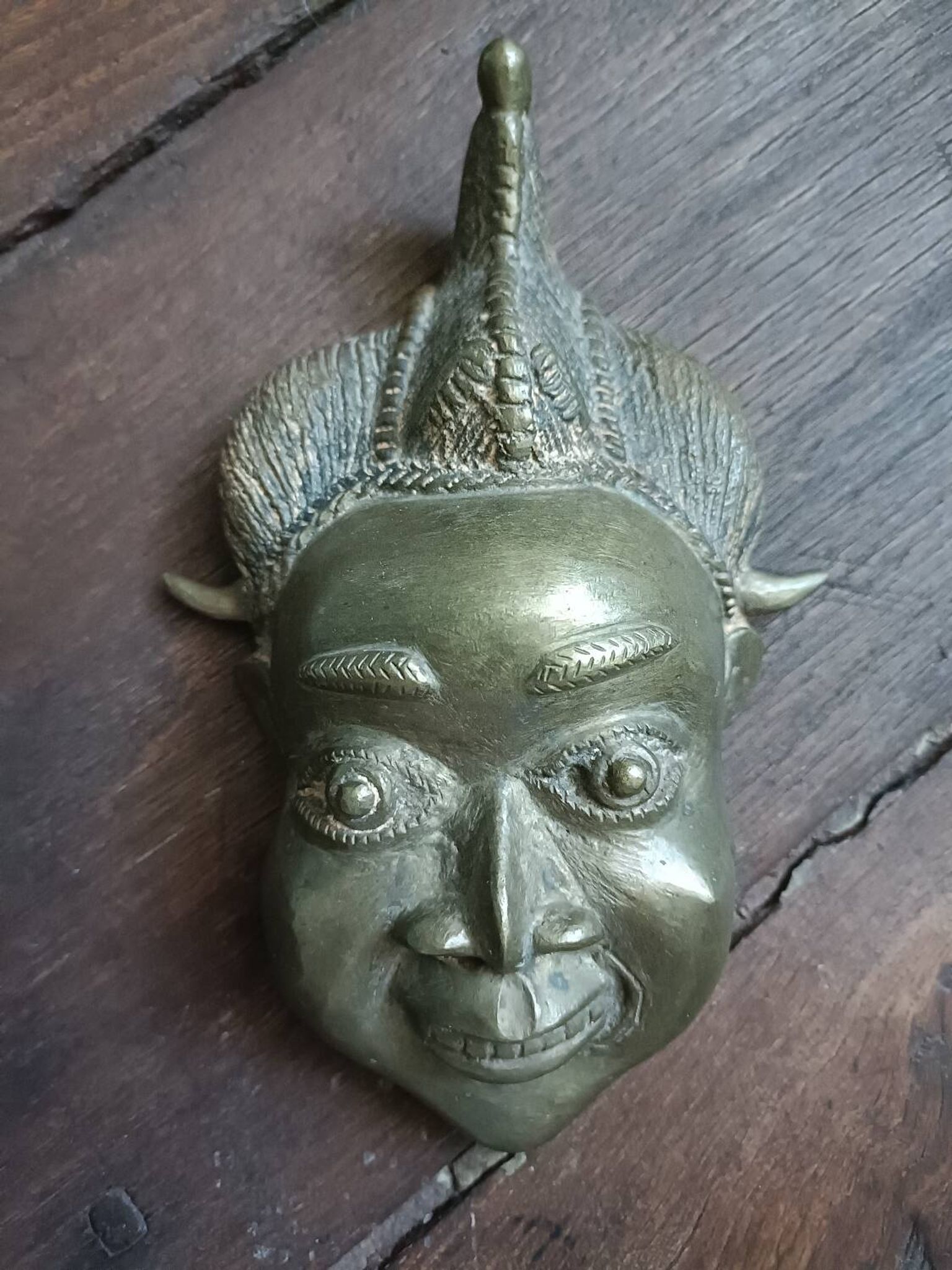 Masque africain vintage en bronze