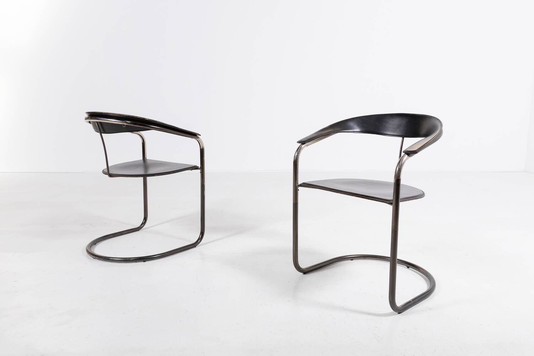 Chaises vintage italiennes en cuir noir « Canasta » d'Arrben, années 1980
