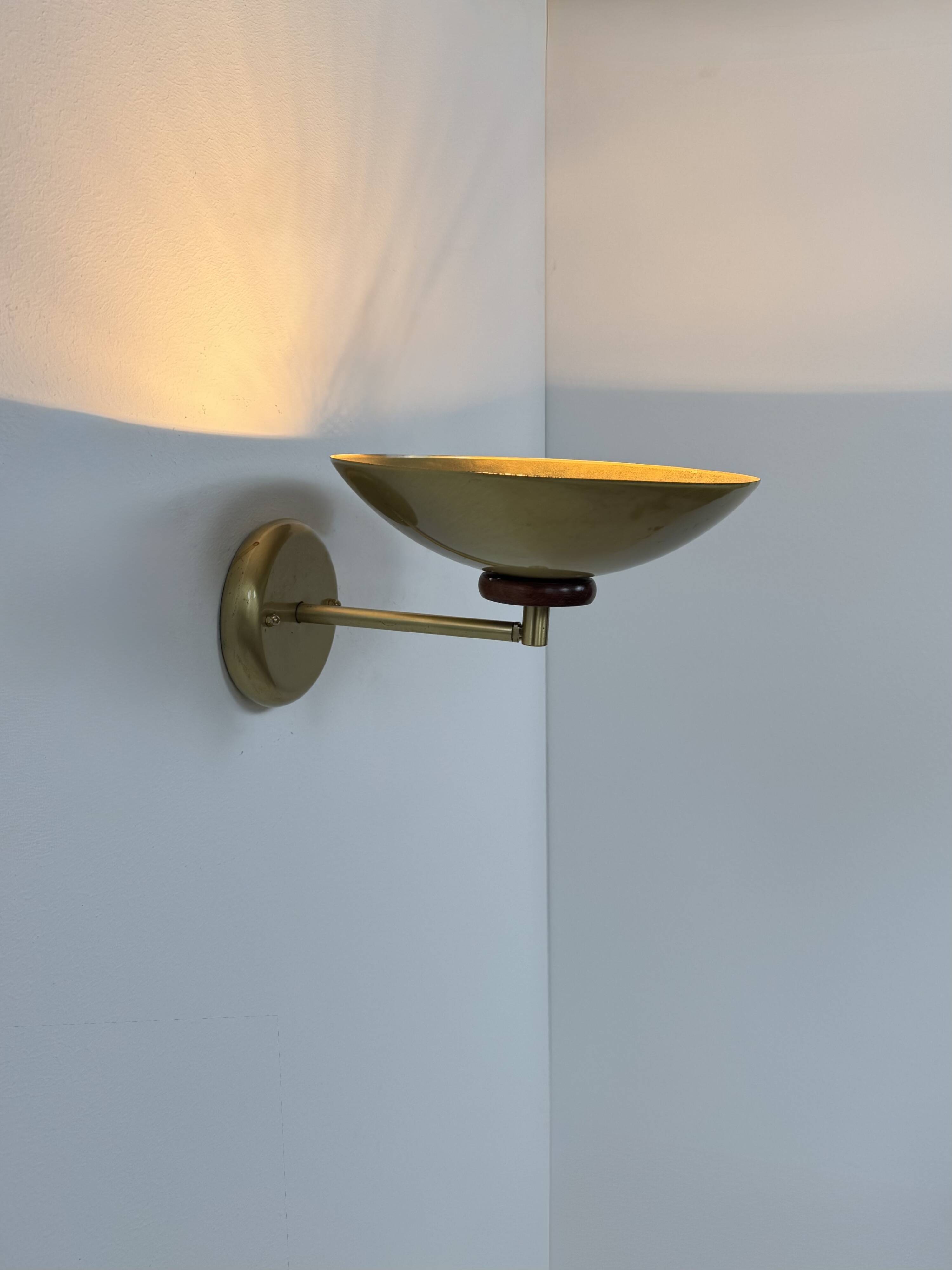 Vintage adjustable wall light, brass and wood, France 1970.