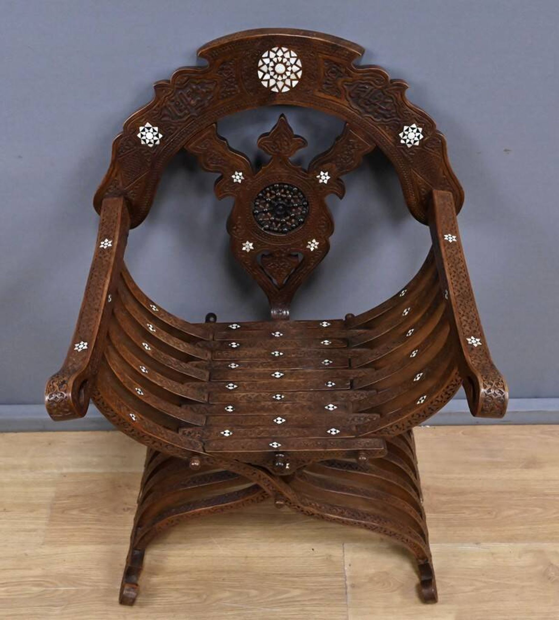 Fauteuil syrien en noyer – fin XIXe