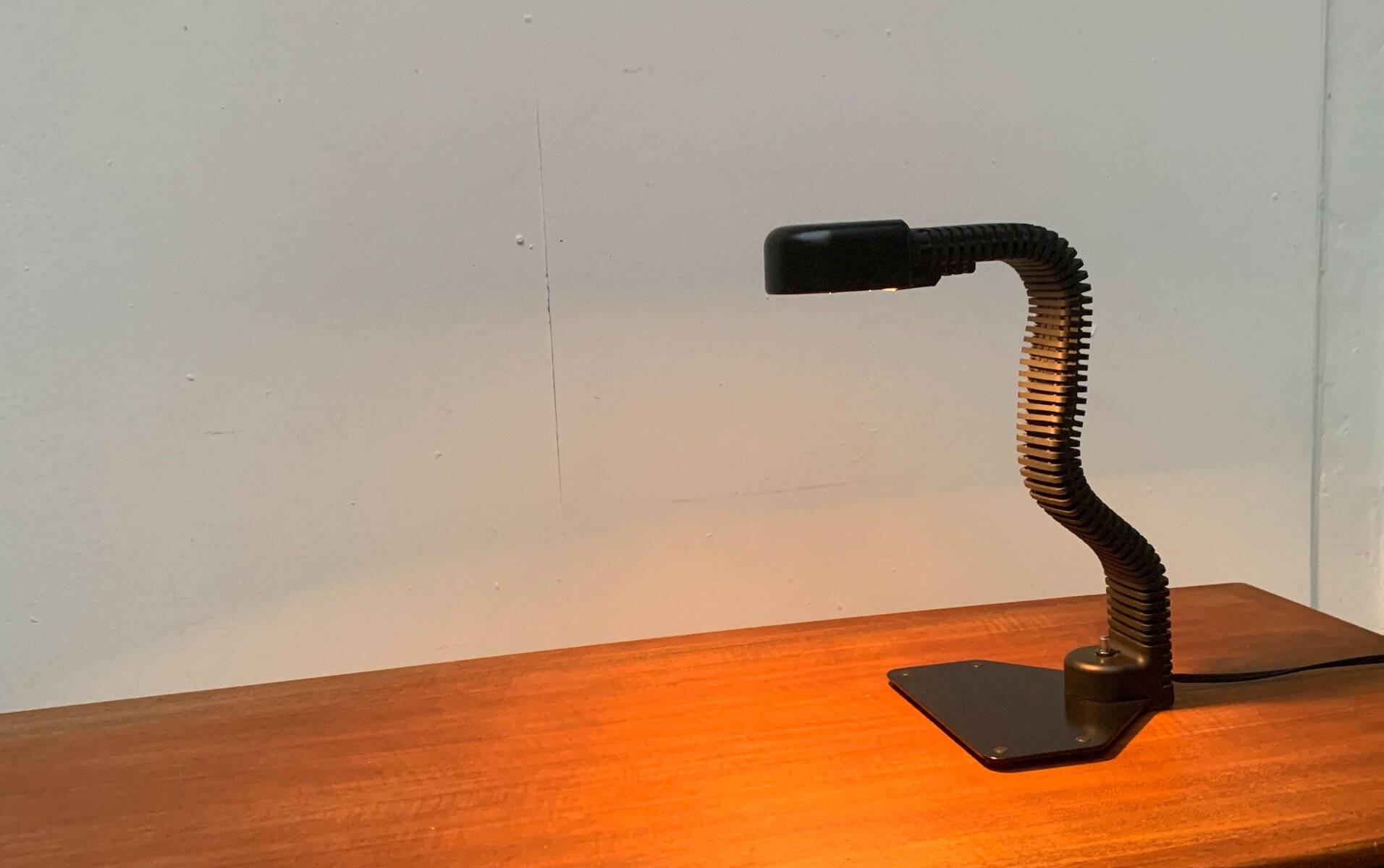 Vintage space age Cobra table lamp by Masayuki Kurokawa