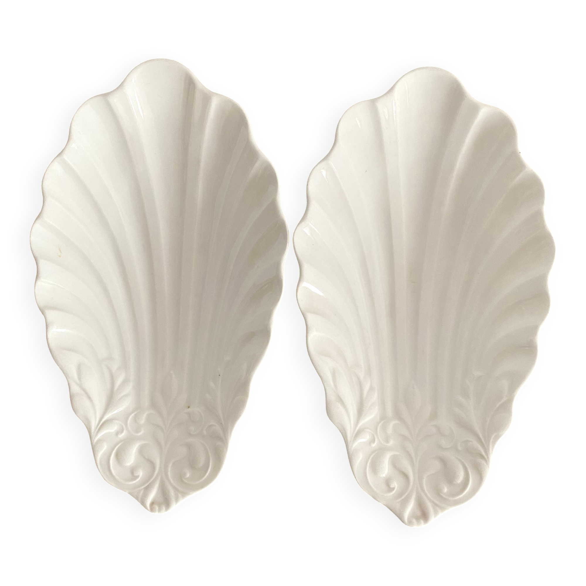 porcelain shell bowls, empty pocket