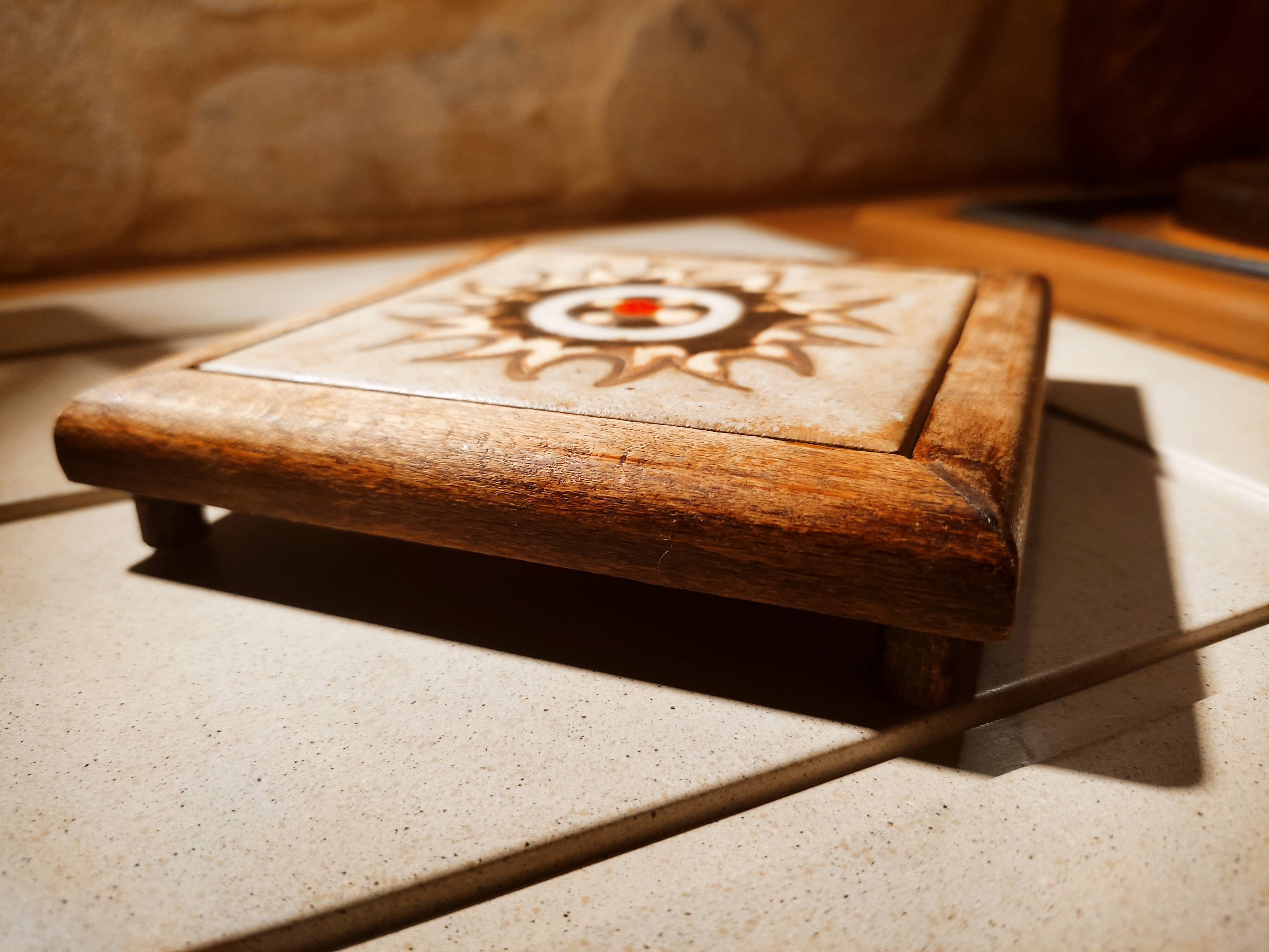 Wood and ceramic flat bottoms