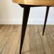 Table basse tripode en bois et marqueterie bicolore design scandinave 1950