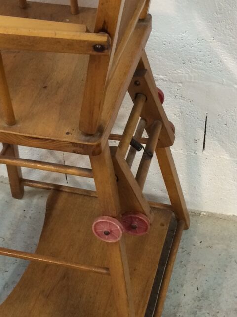 Chaise haute en bois