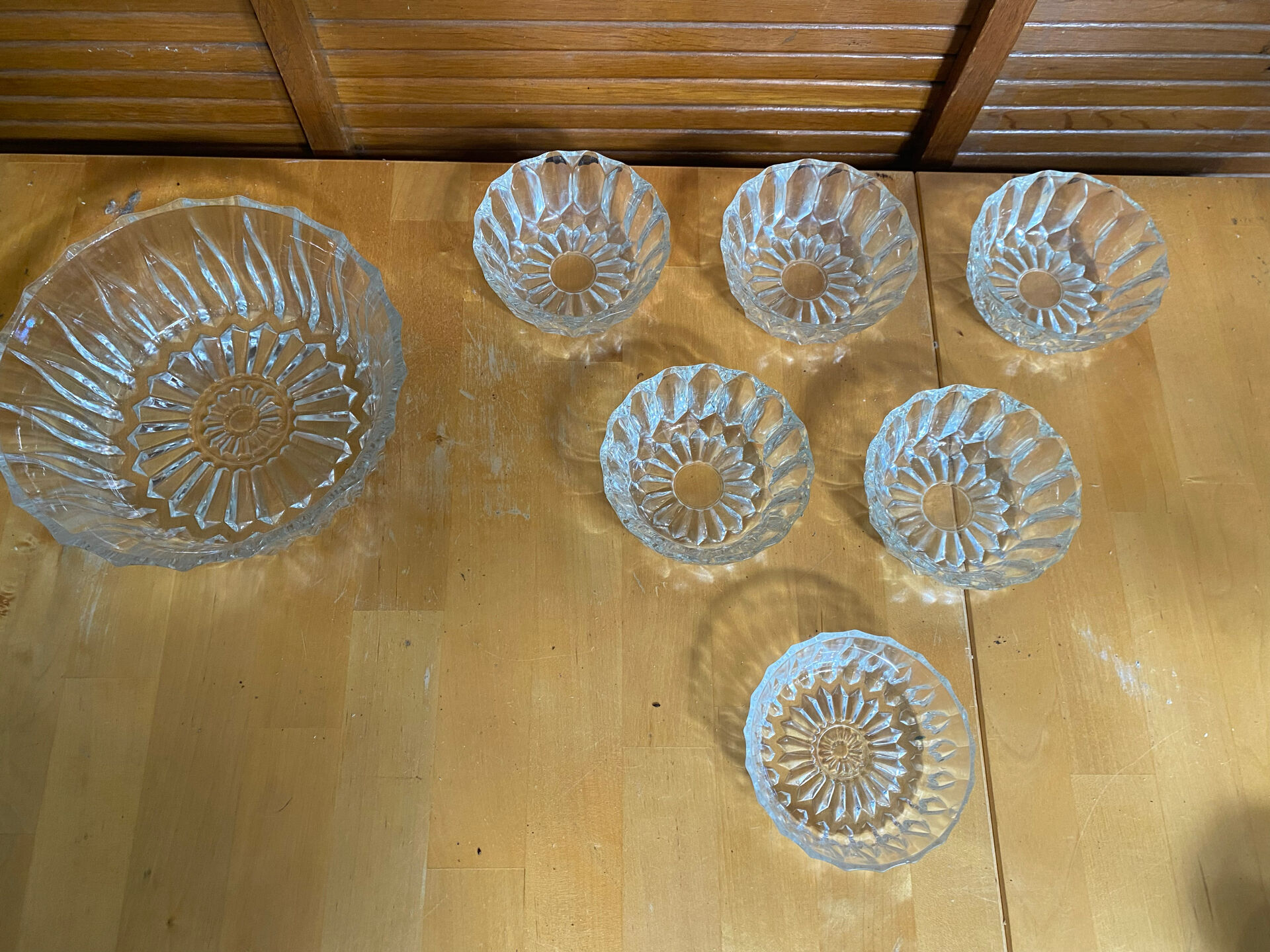Salad bowl + 6 glass fruit cups for ice cream, mousse, chocolate, vintage moulded glass