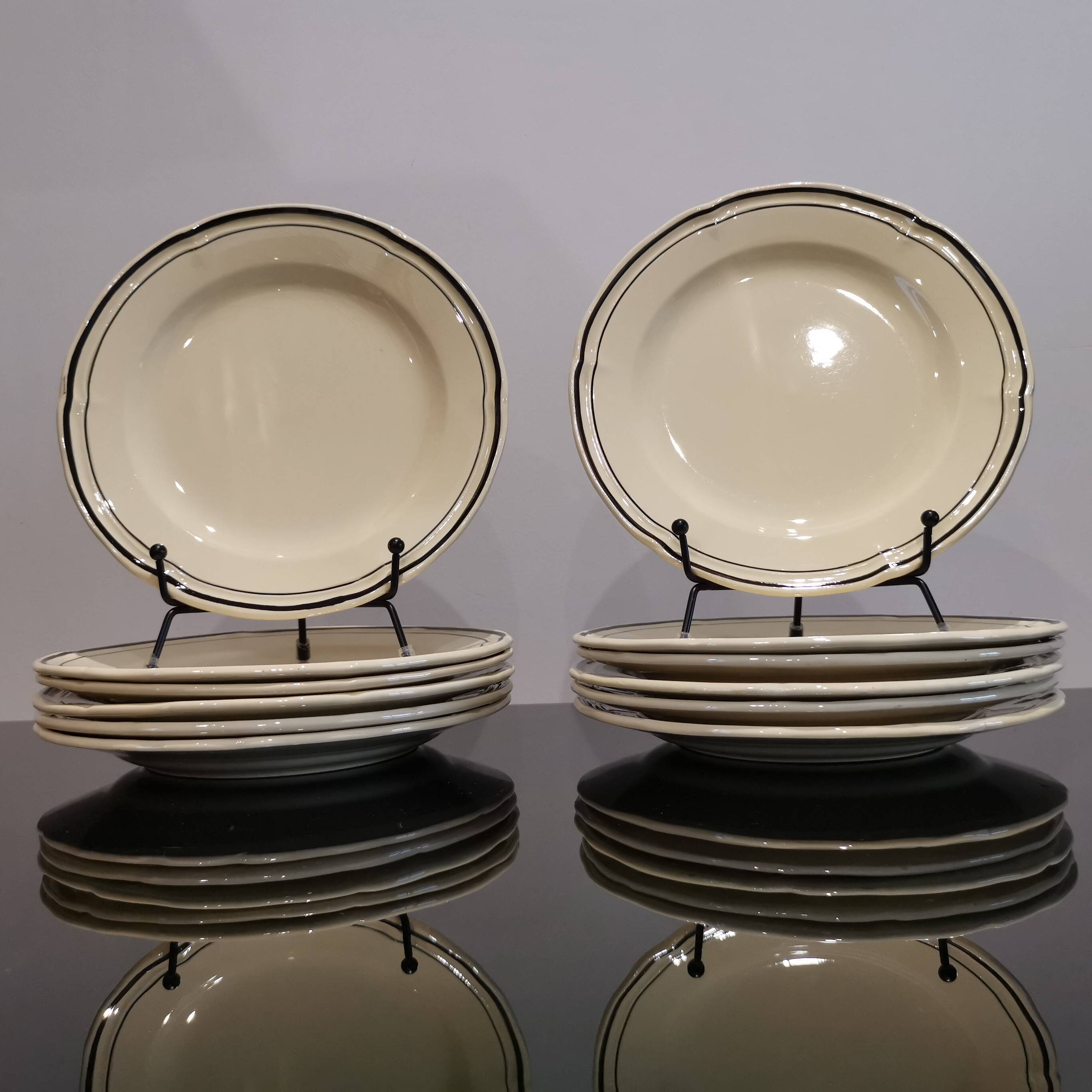 6 assiettes à desserts vintage écru liseré doré porcelaine Niderviller modèle Amiens