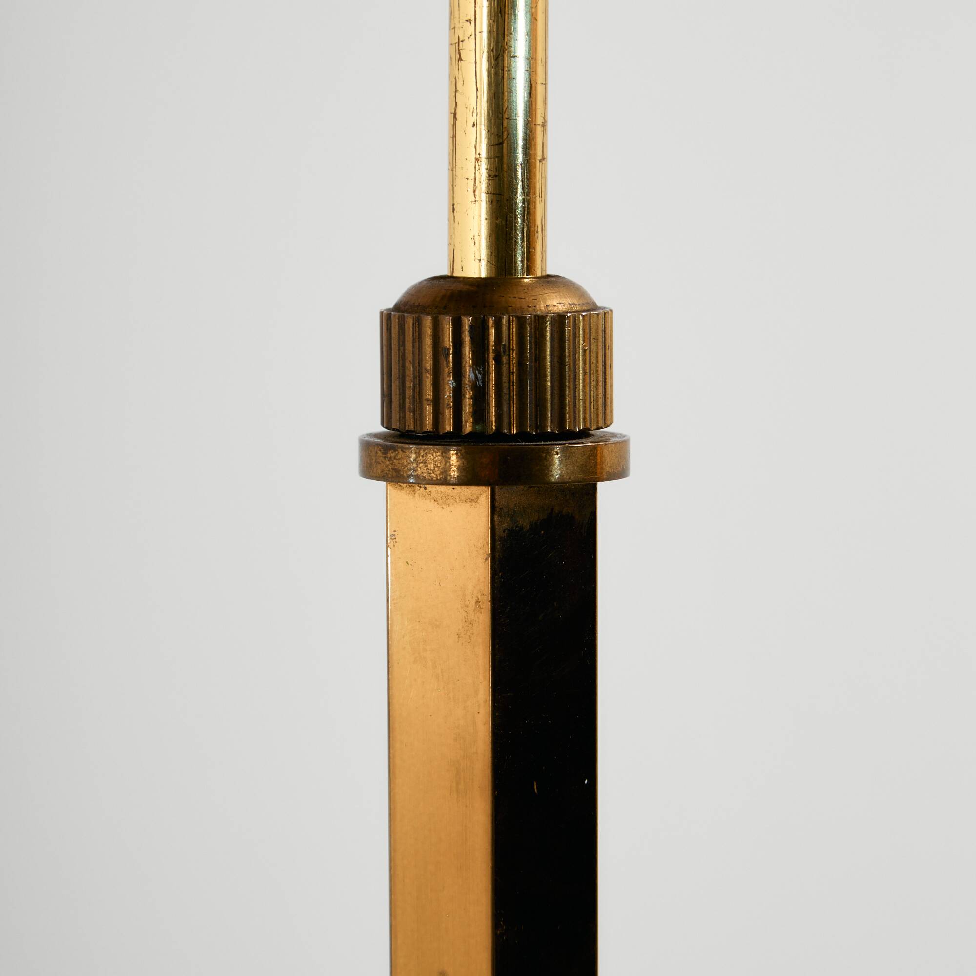 MK11341 Lampadaire en laiton