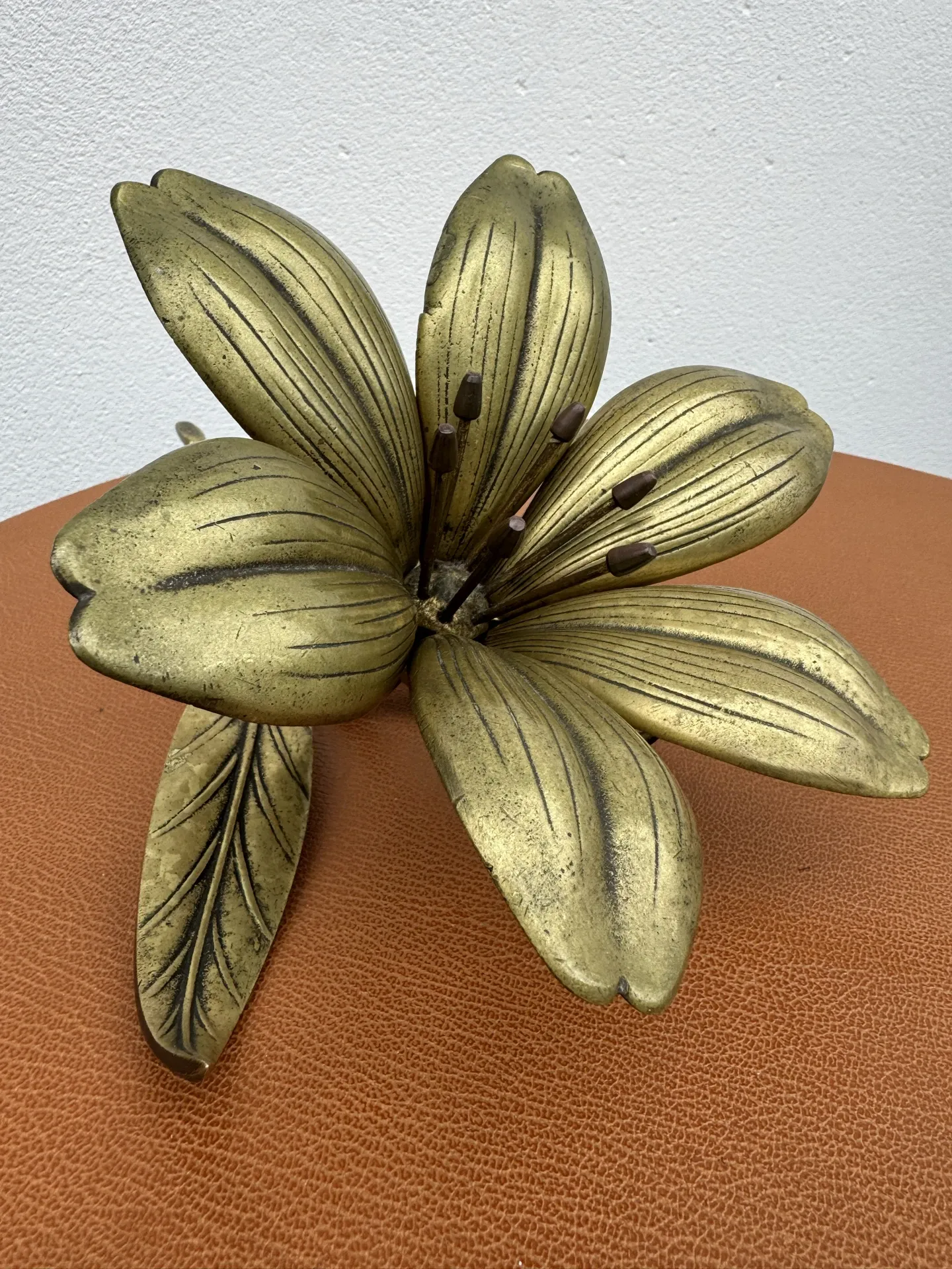 Fleur cendrier laiton massif années 60