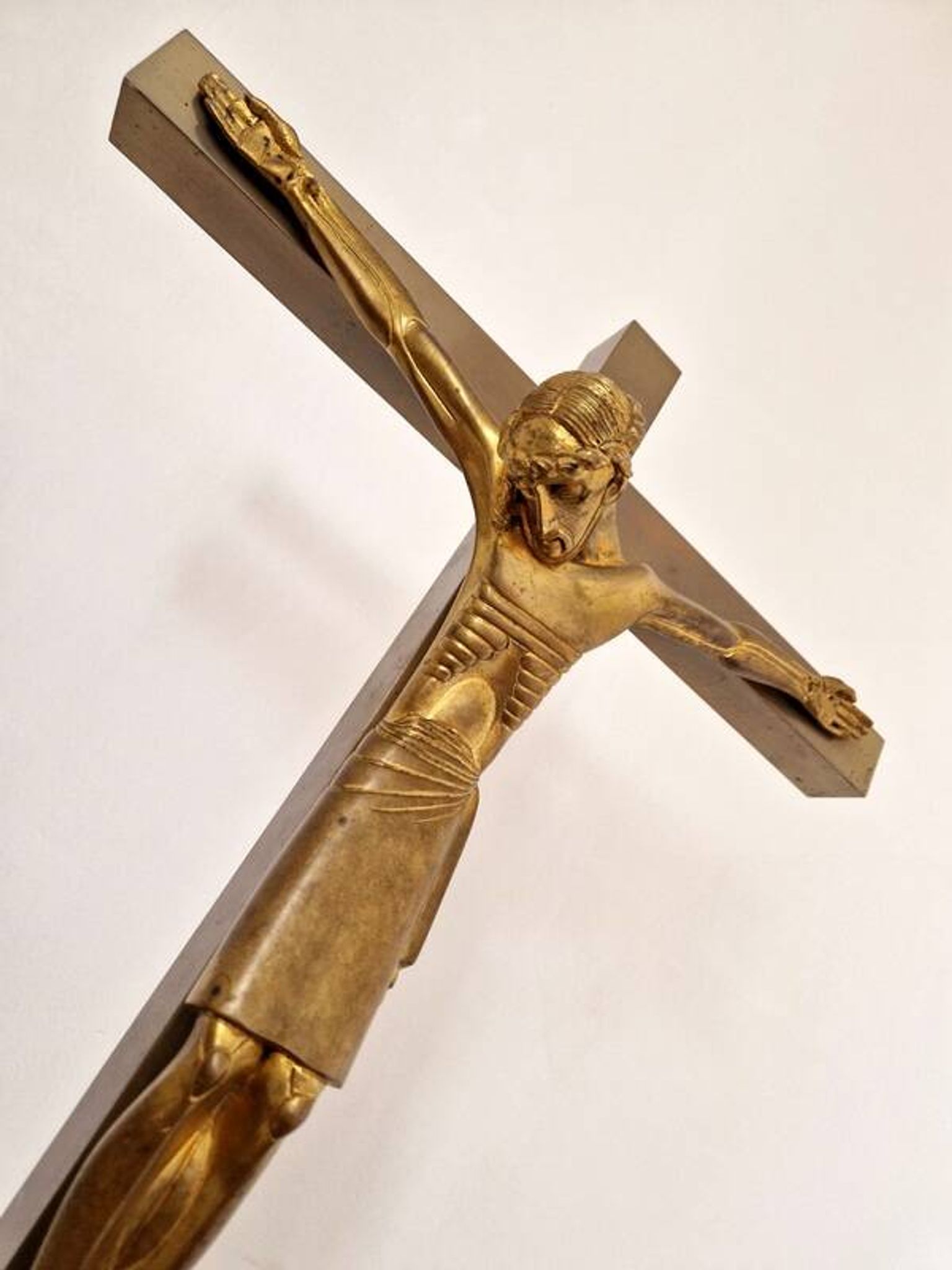 Jean Lambert-Rucki (1888-1967) - Important gilded bronze sculpture - Christ on the cross - Signed