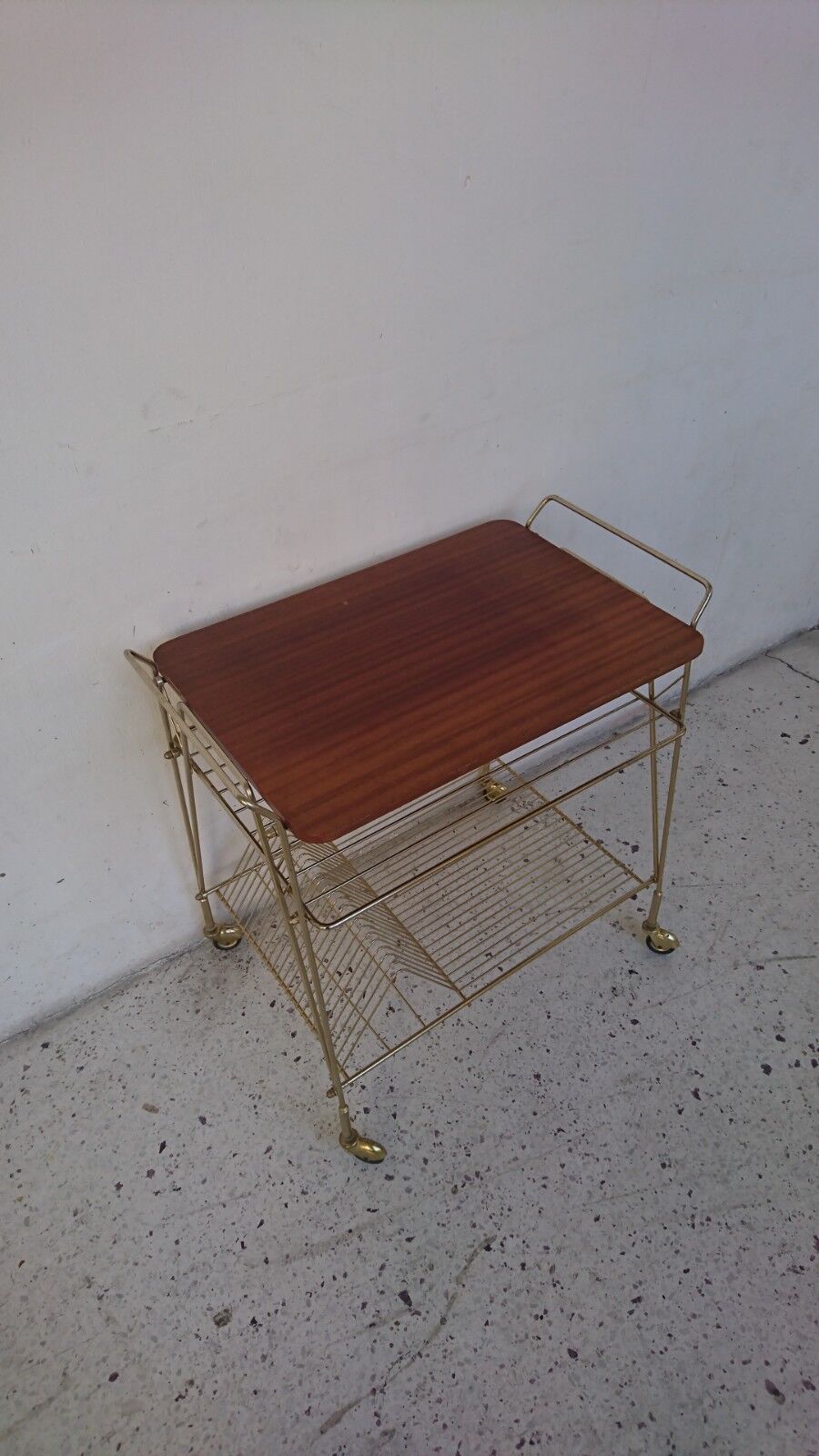 Serving table