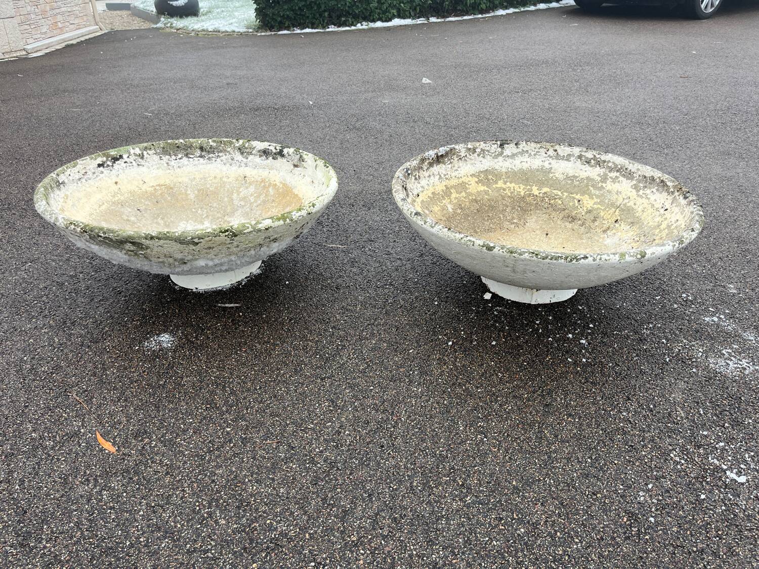 Pair of Willy Guhl planters, 1960, fiber cement