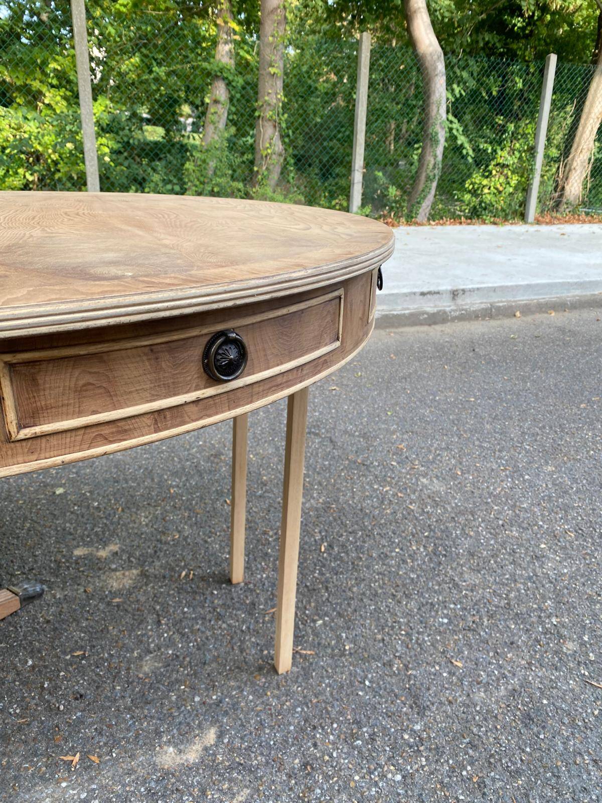 Round extendable dining table Regency central leg stripped mahogany 1960
