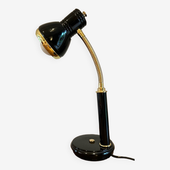 Adjustable desk lamp