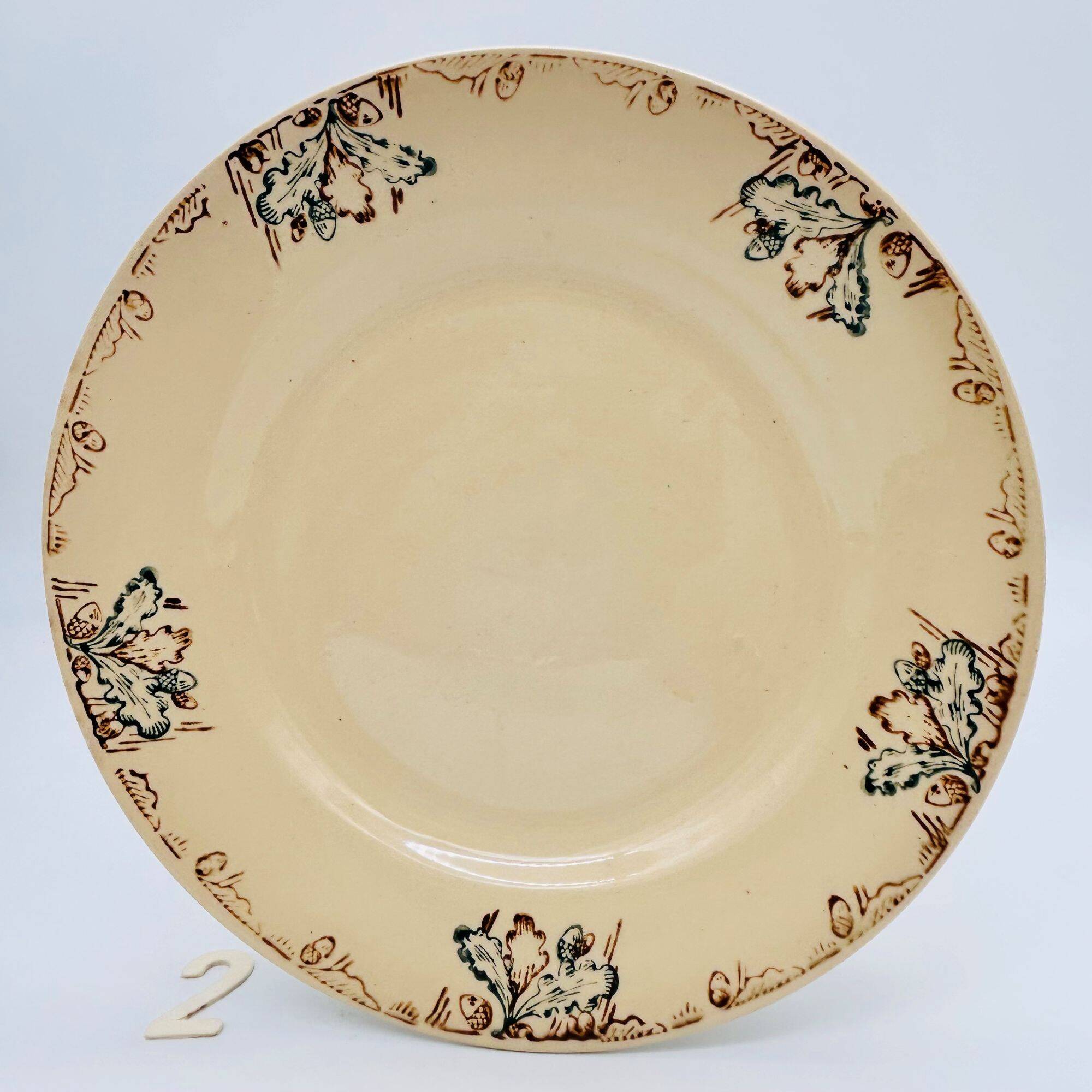 4 flat plates, oak and acorn.