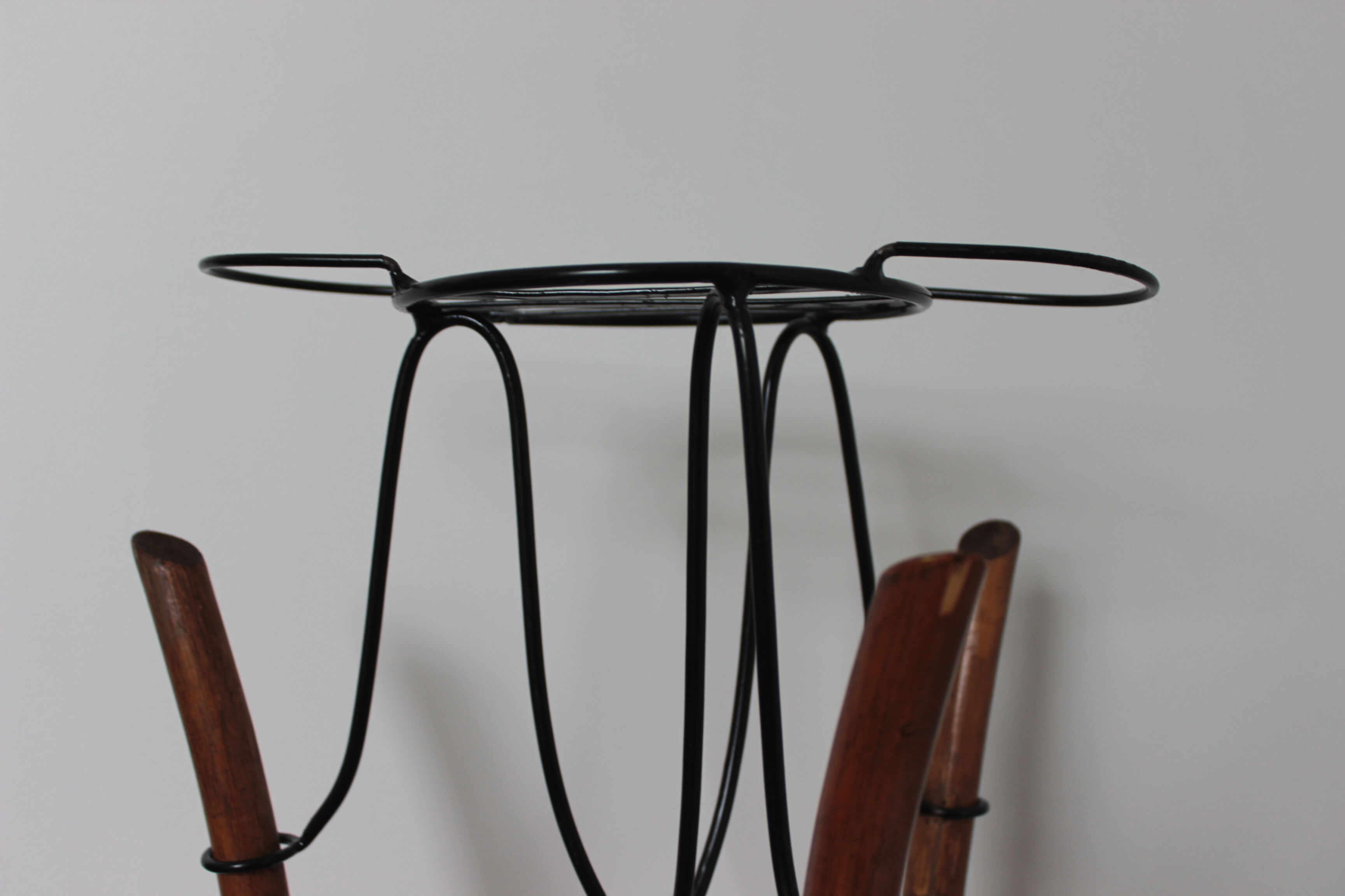Porte plante design rotin metal années 50