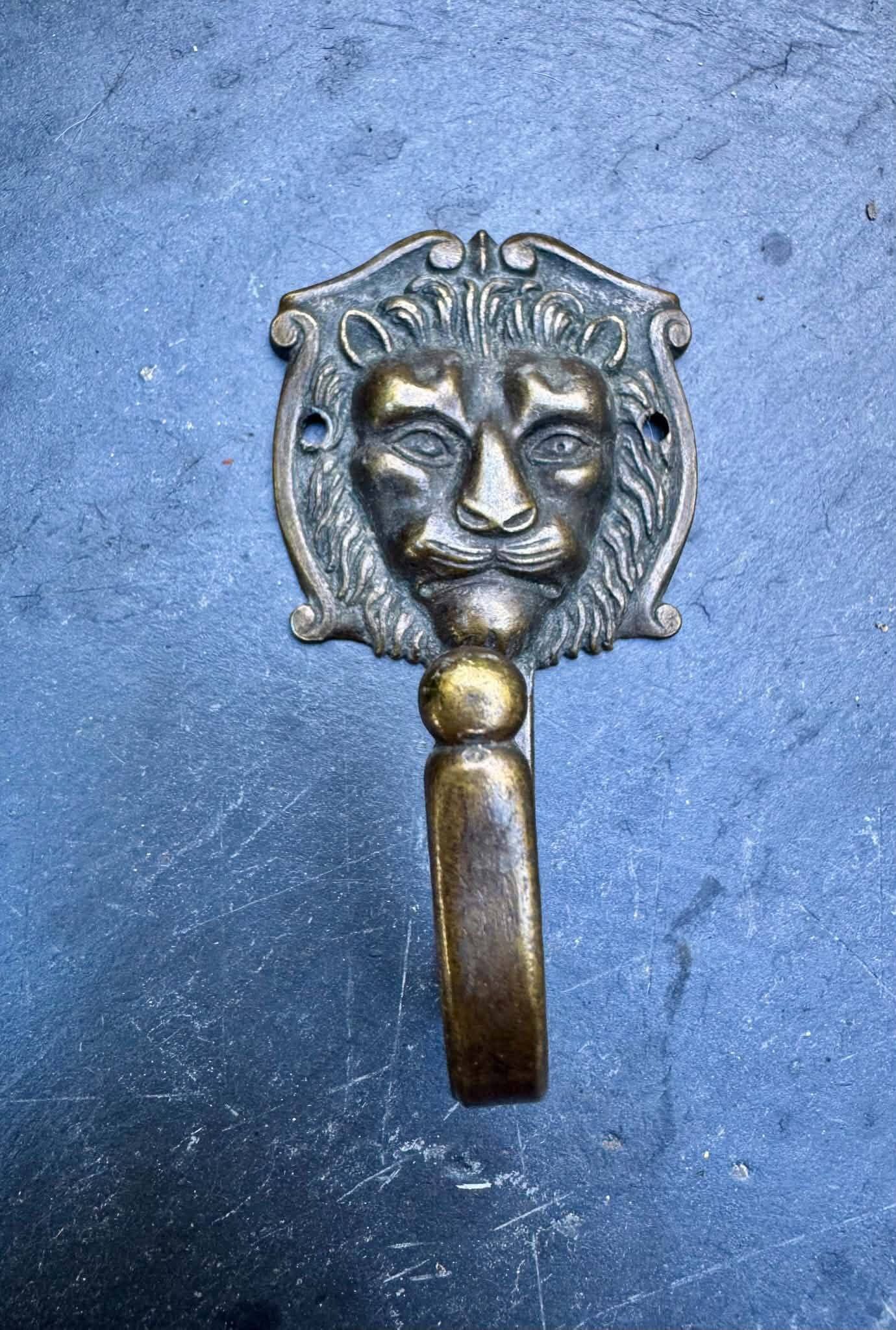 3 patères lion en laiton massif baroque