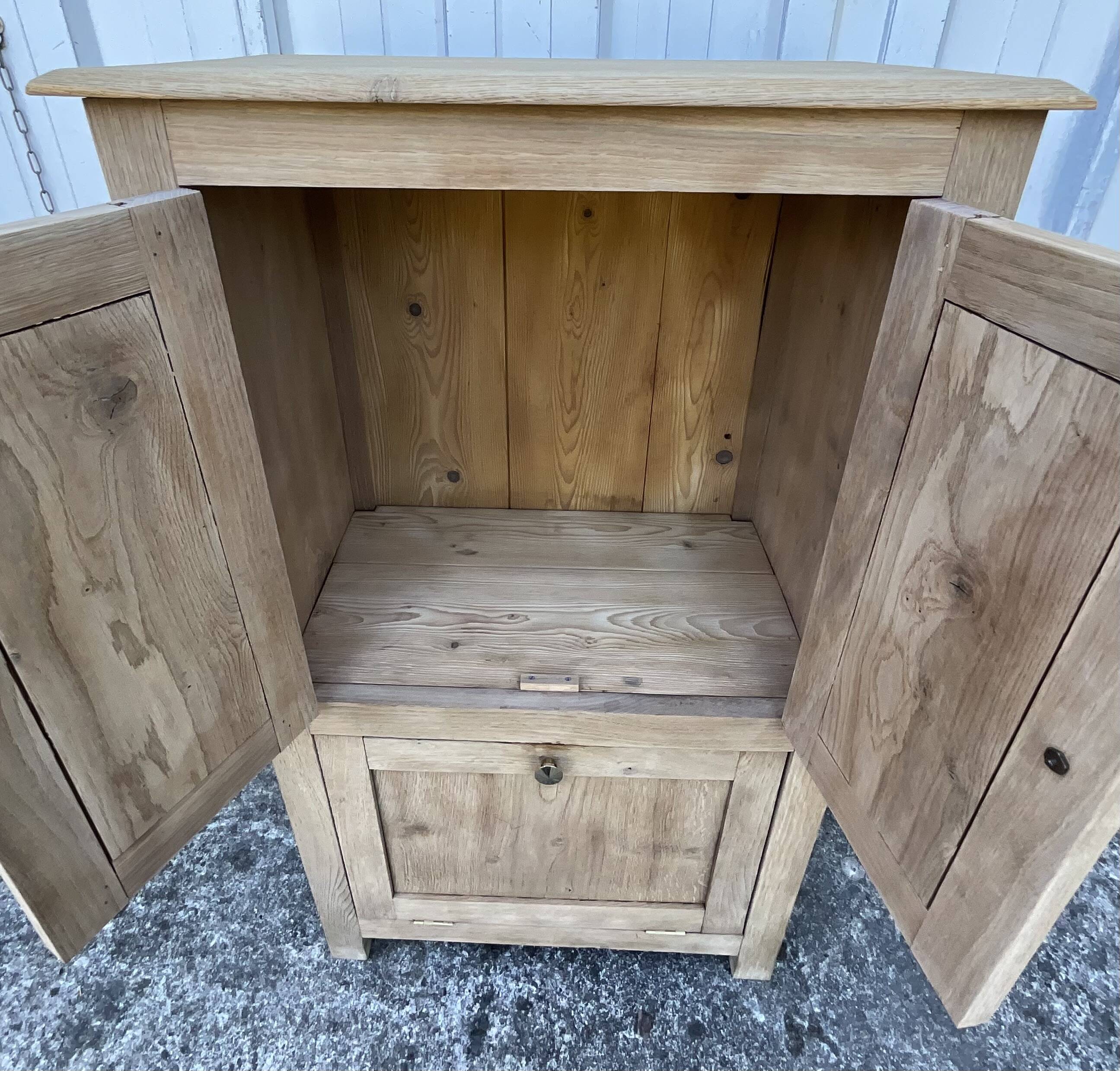 Solid oak storage unit – Contemporary country style