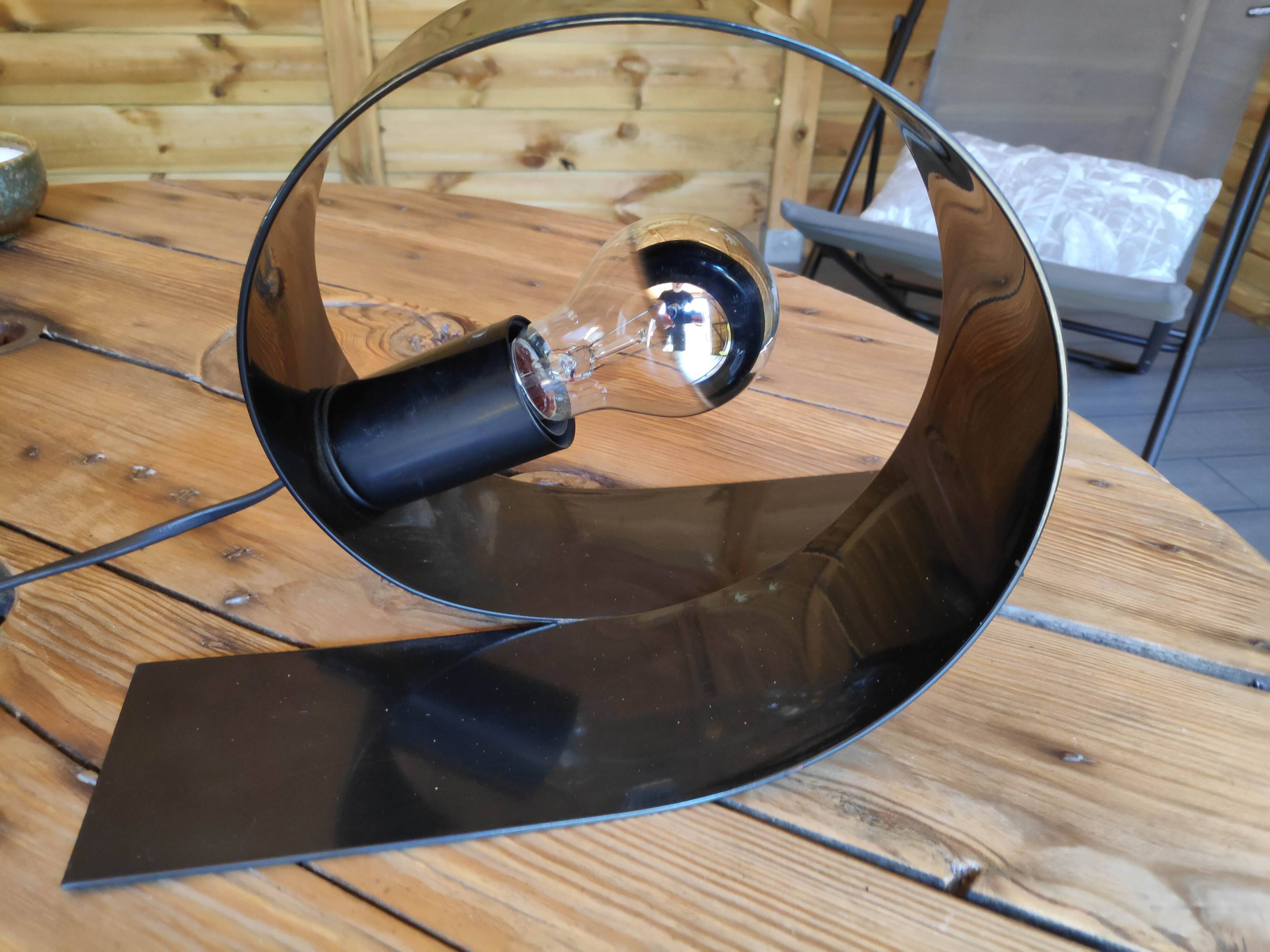 Massive Looping Lamp (L-0125)