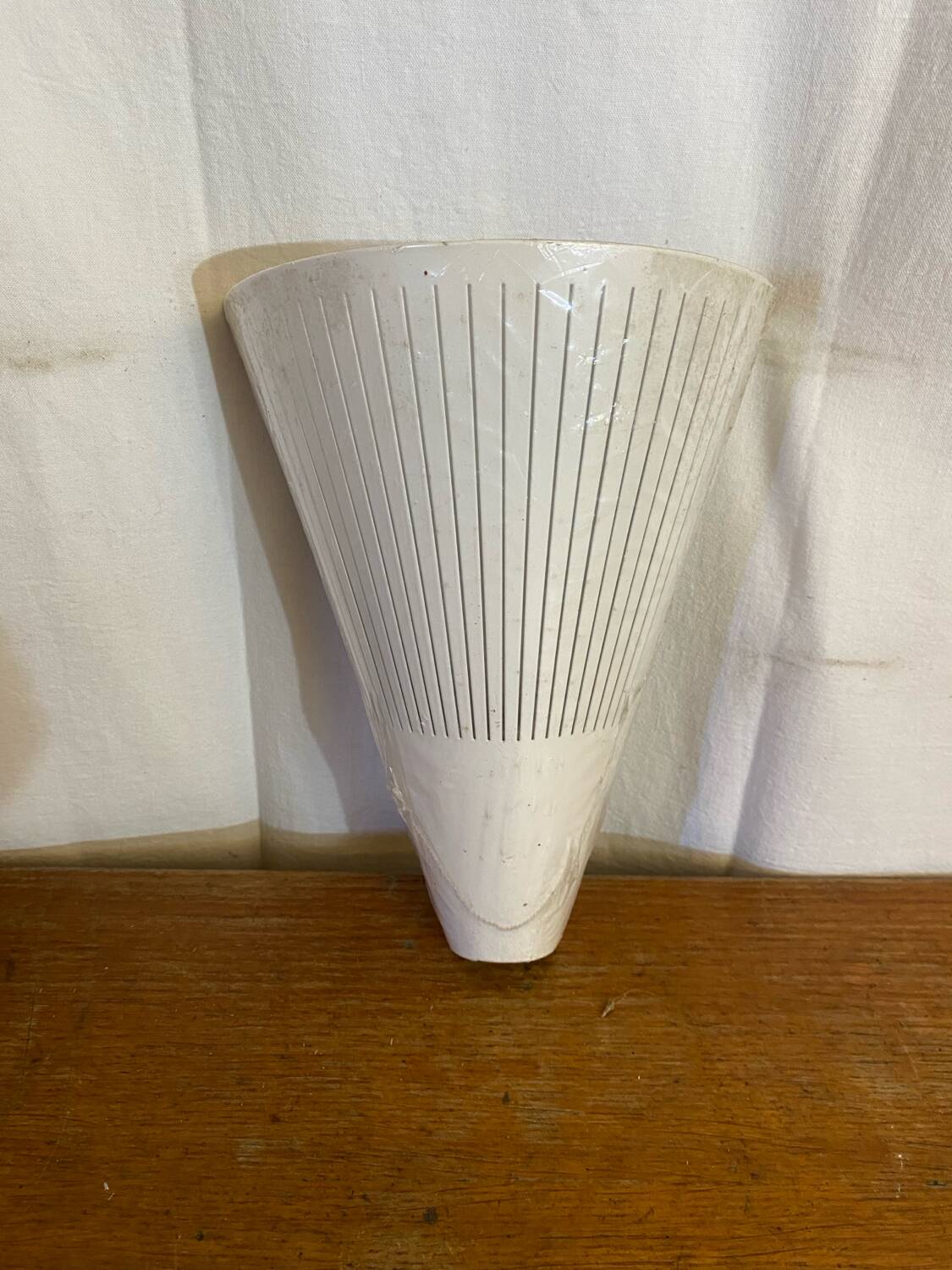 Antique KLYKA white metal wall light