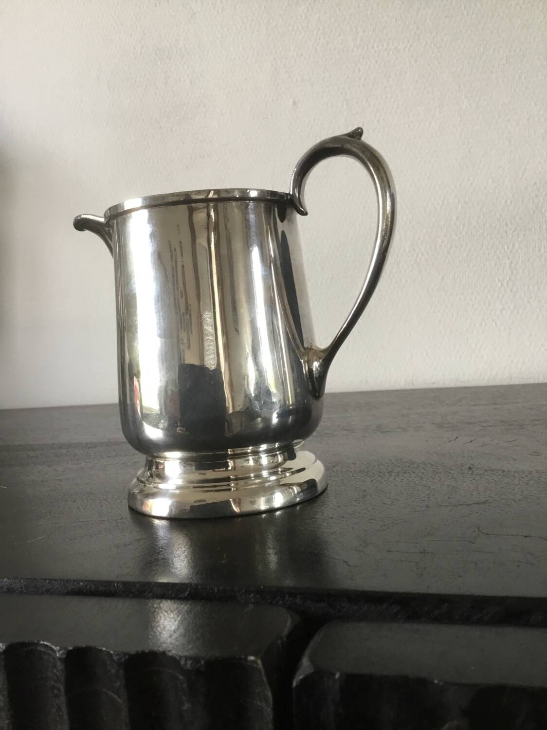 Set of teapots and milk jug.