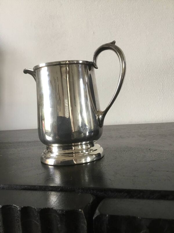 Lot de théières et pot à lait