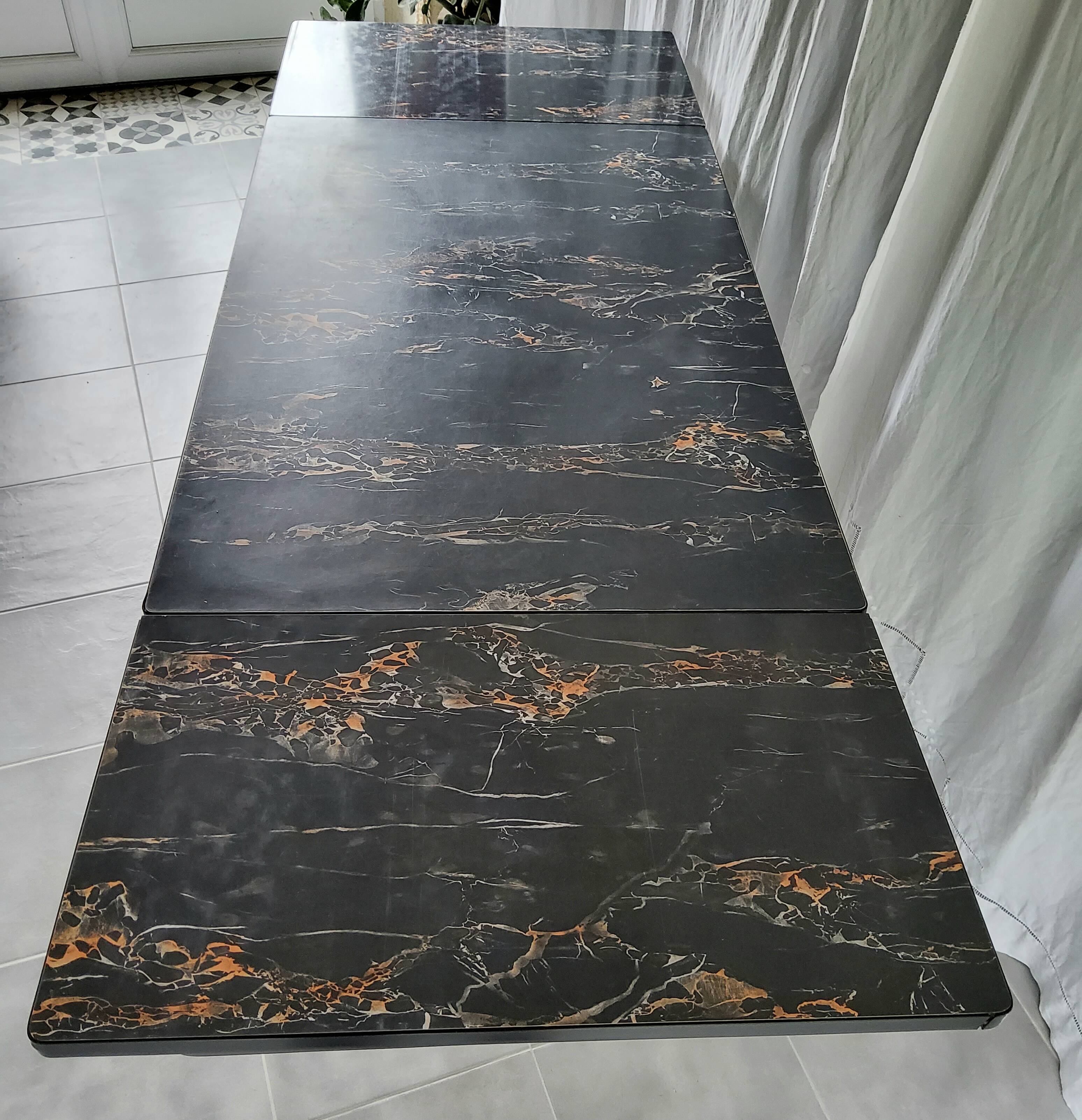 Ensemble en formica marbré