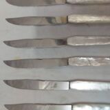 12 mother-of-pearl knives, early mid-20th century