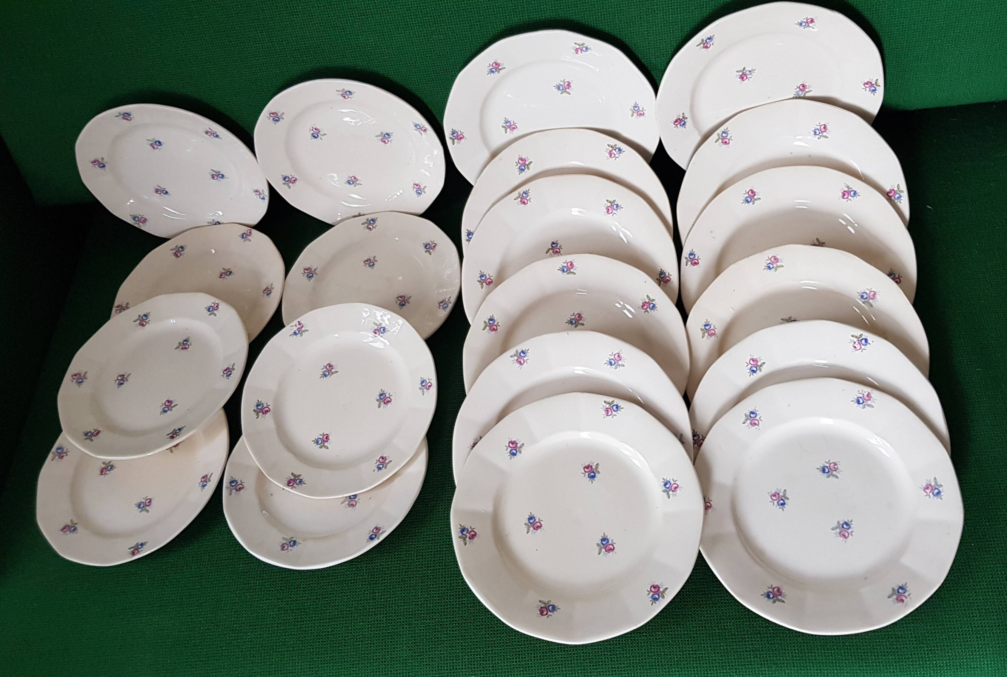 Set de 20 assiettes en faïence de Digoin Sarreguemines