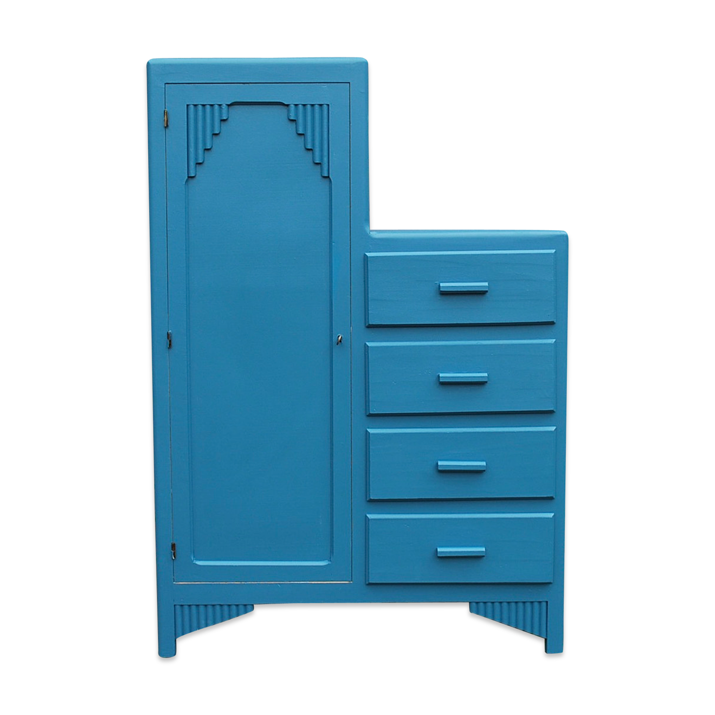 Asymmetrical cabinet