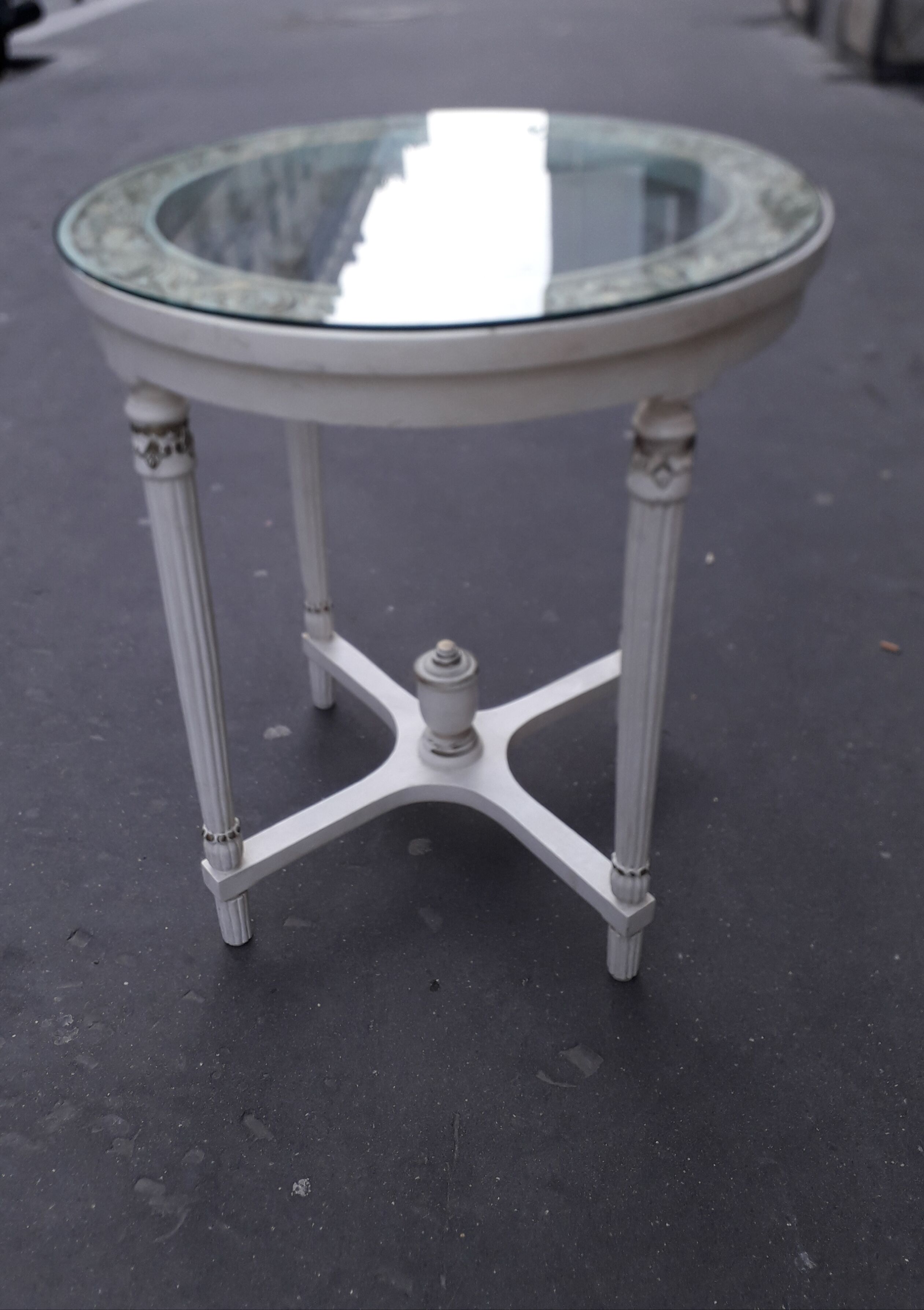 Louis XVI-style gueridon lay white