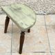 Tabouret en bois tripode vintage