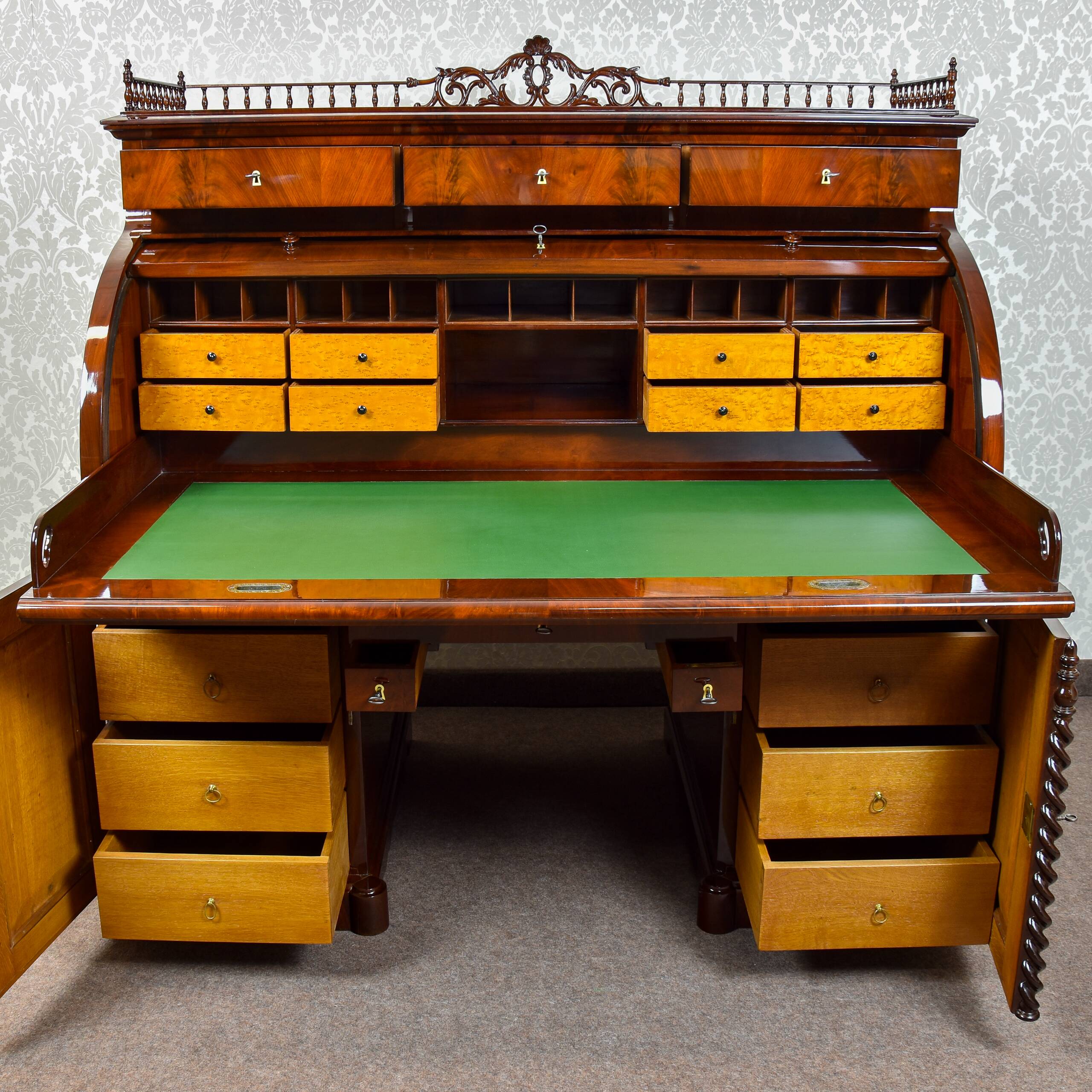 Large cylinder desk Louis-Philippe in mahogany and maple - 1840-1860