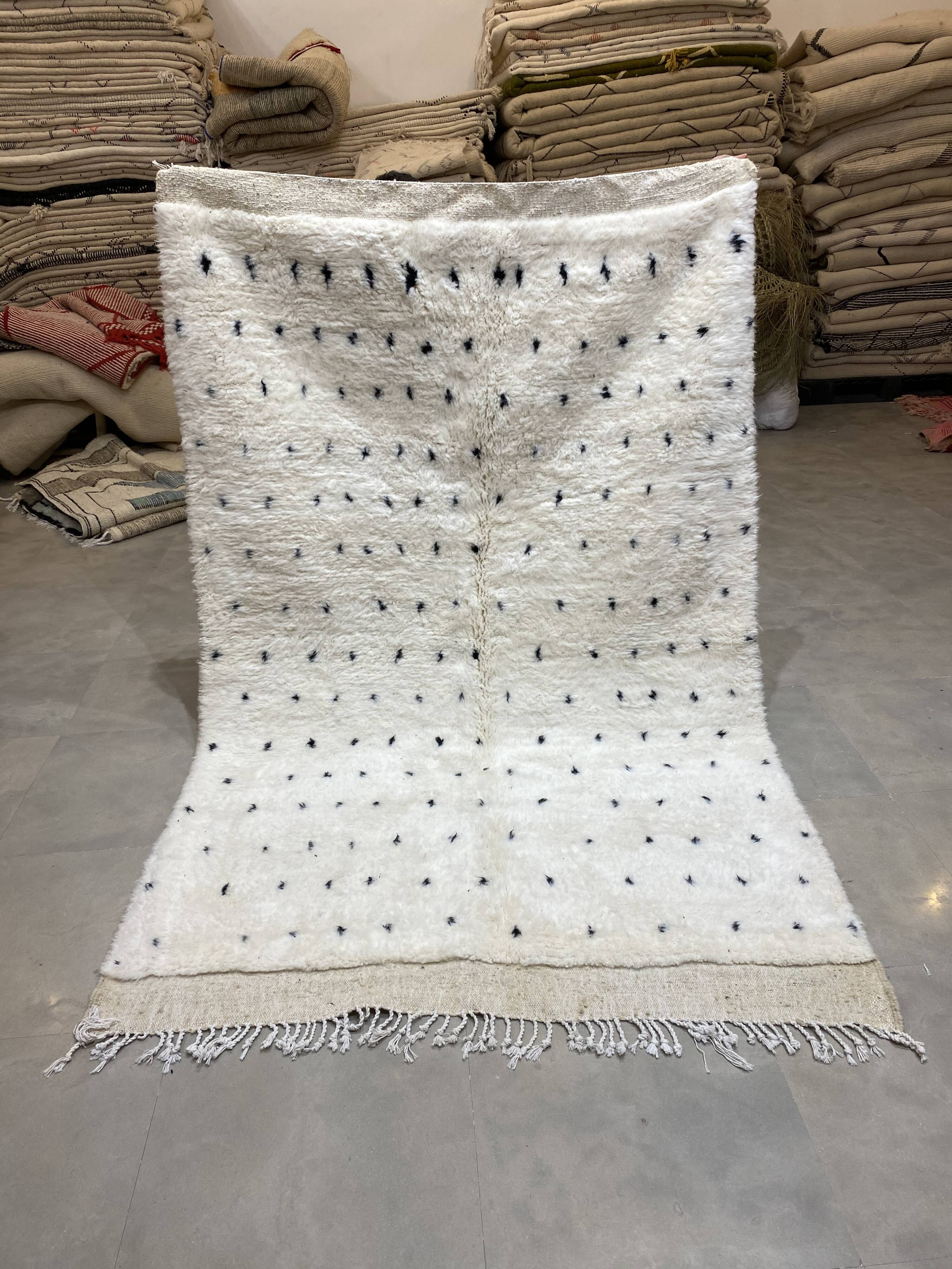 White wool mat with stitches