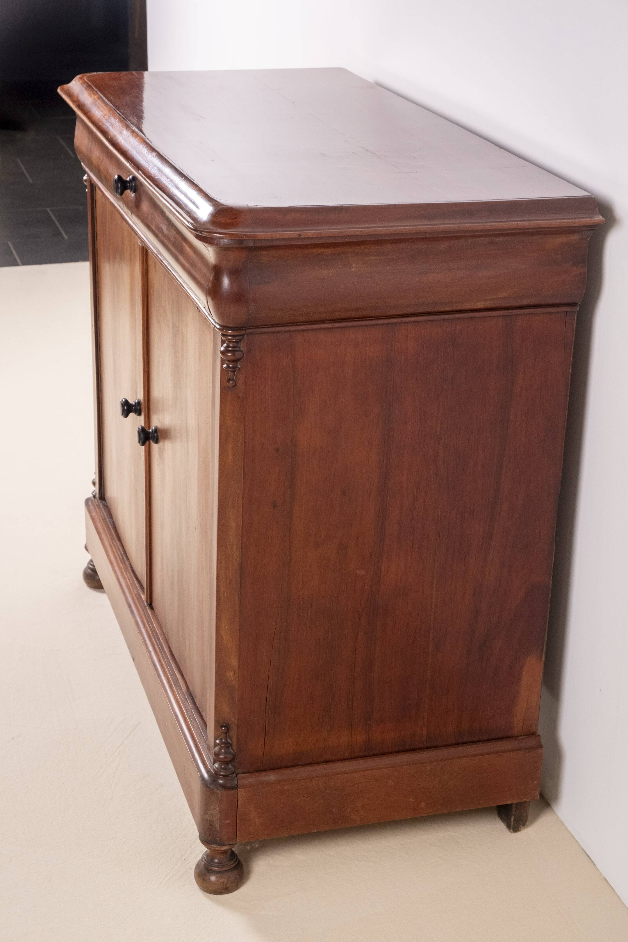 Cabinet Louis Philippe en acajou fabriqué en Belgique