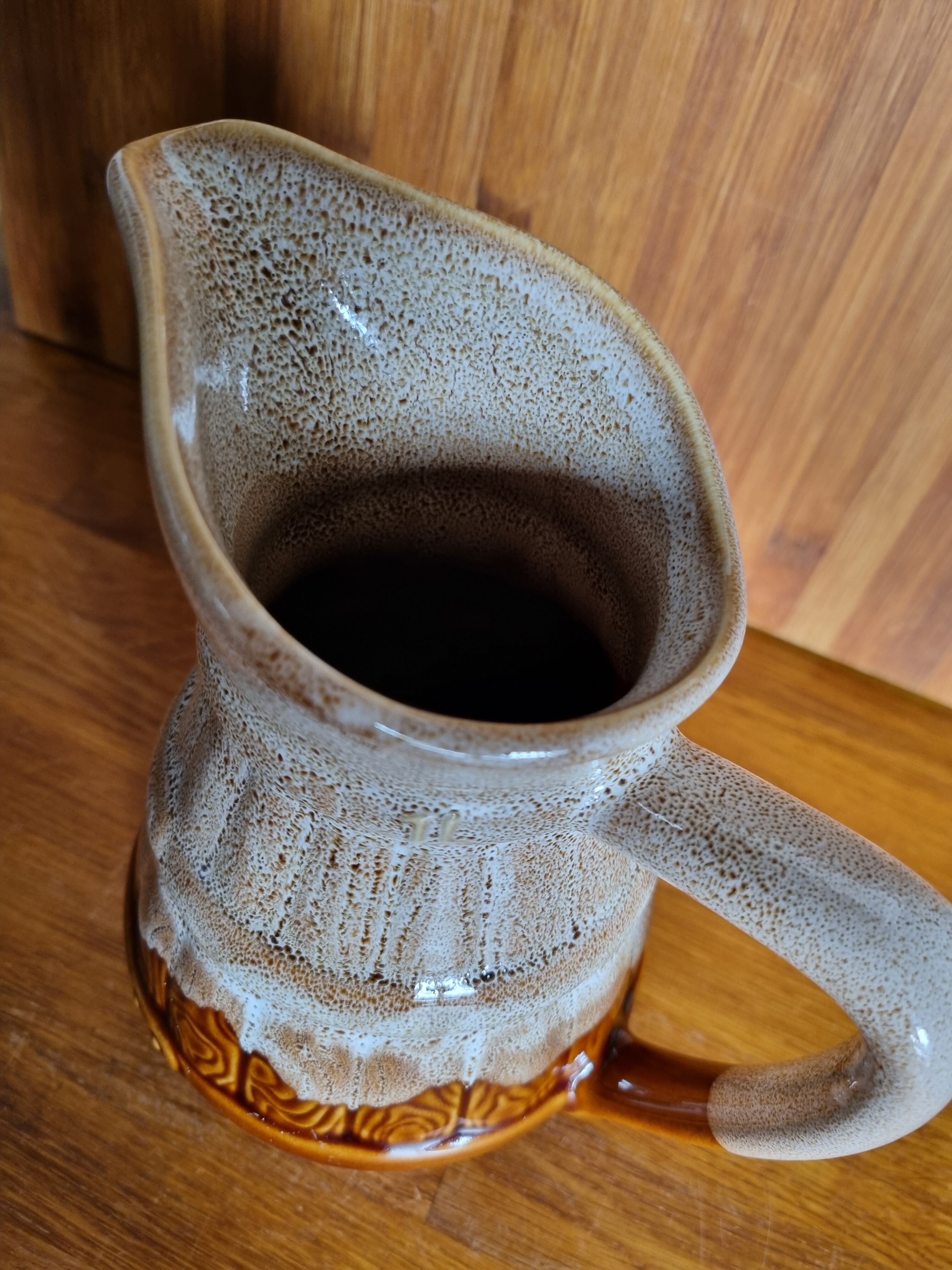 Pitcher vintage revol form barrel 1 l beige caramel