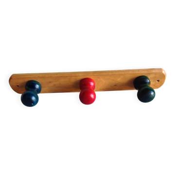 Pine coat rack with three colored heads / vintage 80s