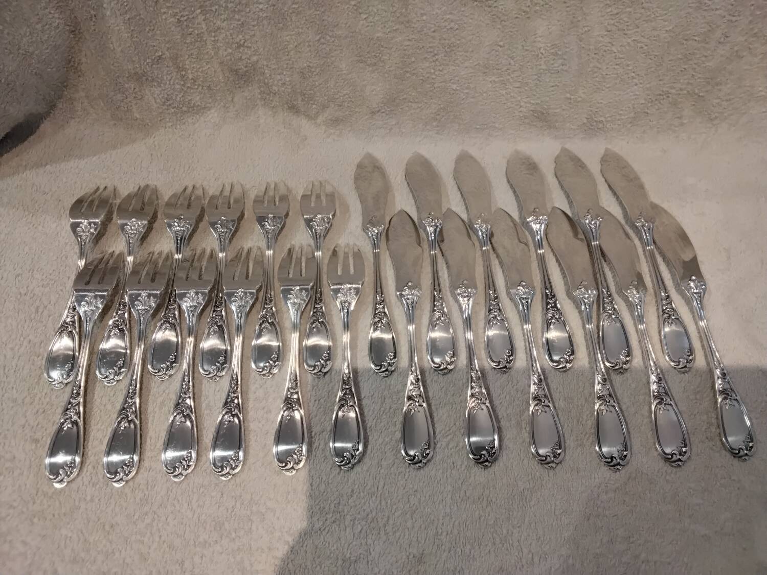 12 fish cutlery pieces, 24 pieces, silver-plated metal, Ercuis Fontenoy silversmith