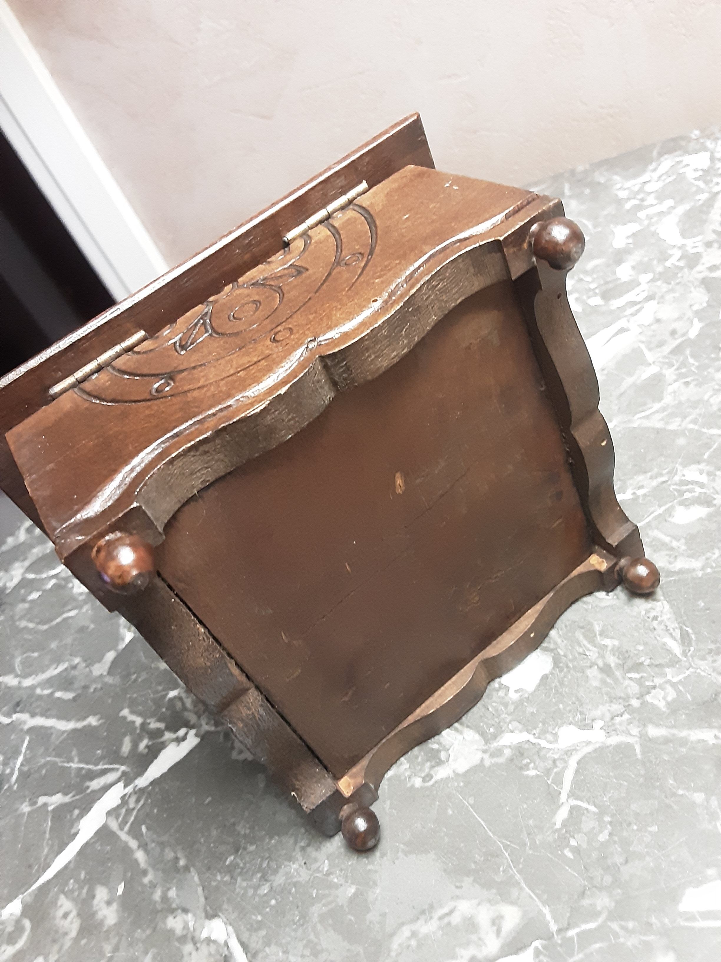 Breton box in chiseled wood - vintage