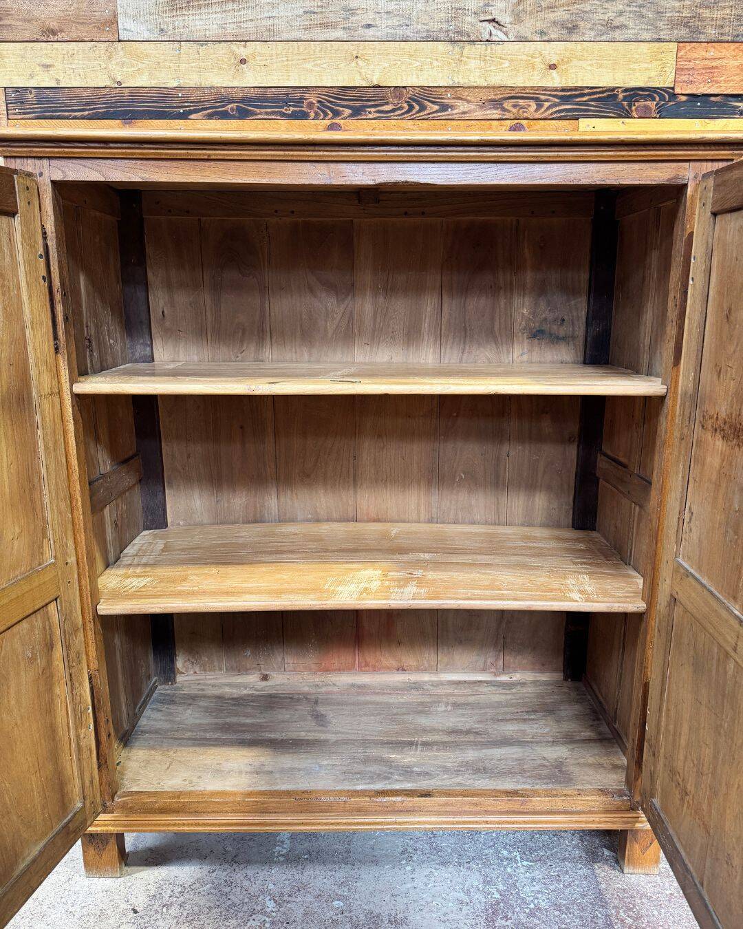 Parisian buffet in elm