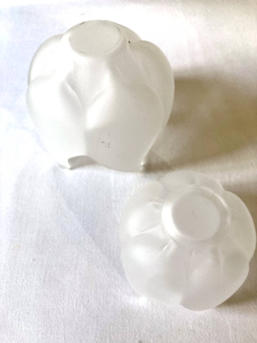 Pair of "Lotus" frosted glass candle holders – Leonardo