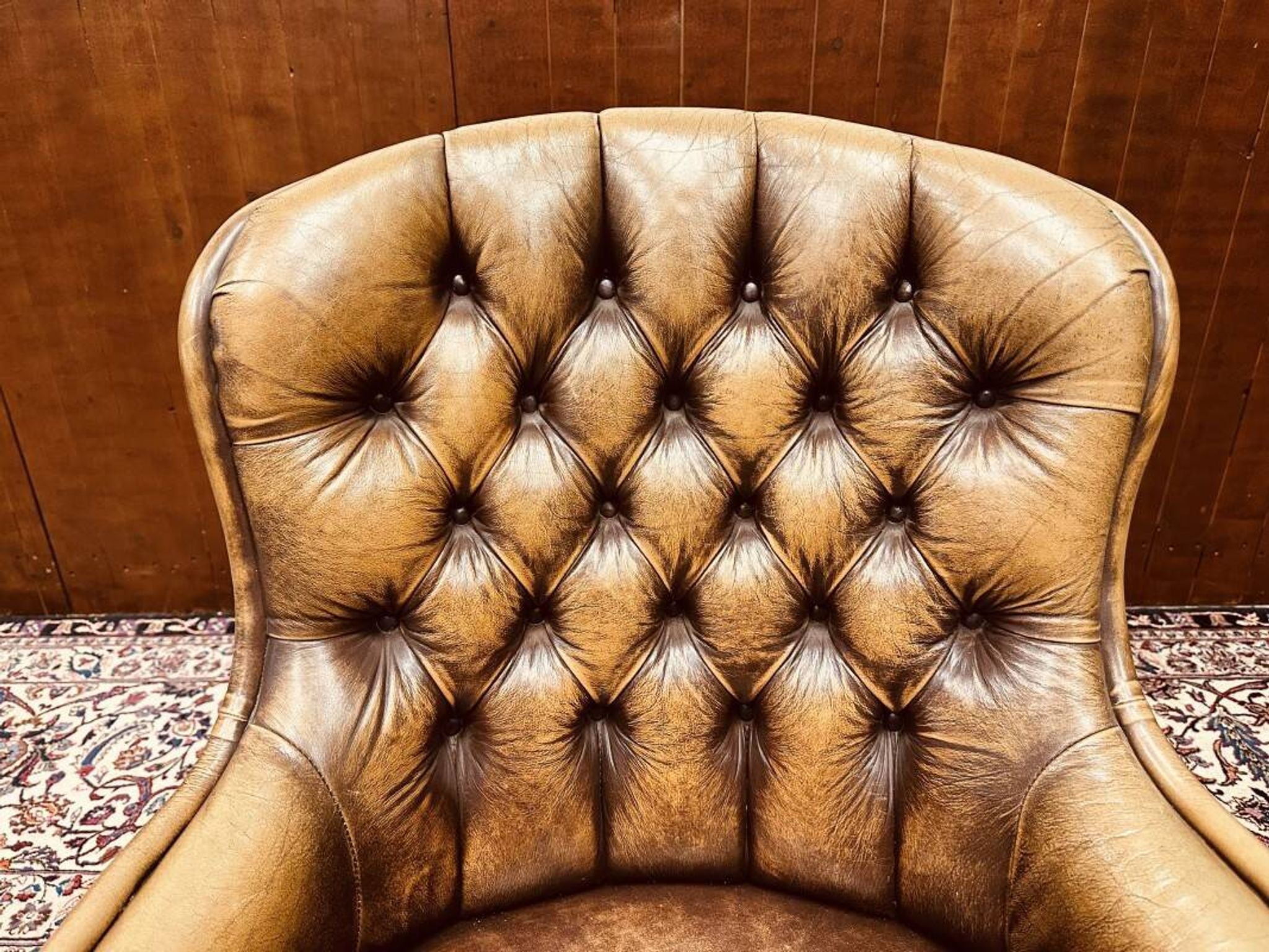 Fauteuil Chesterfield anglais en cuir marron