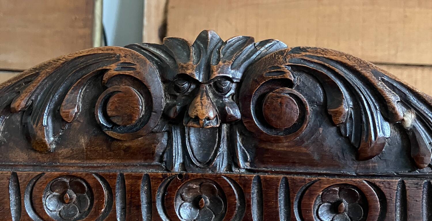 Renaissance-style Dagobert armchair in wood