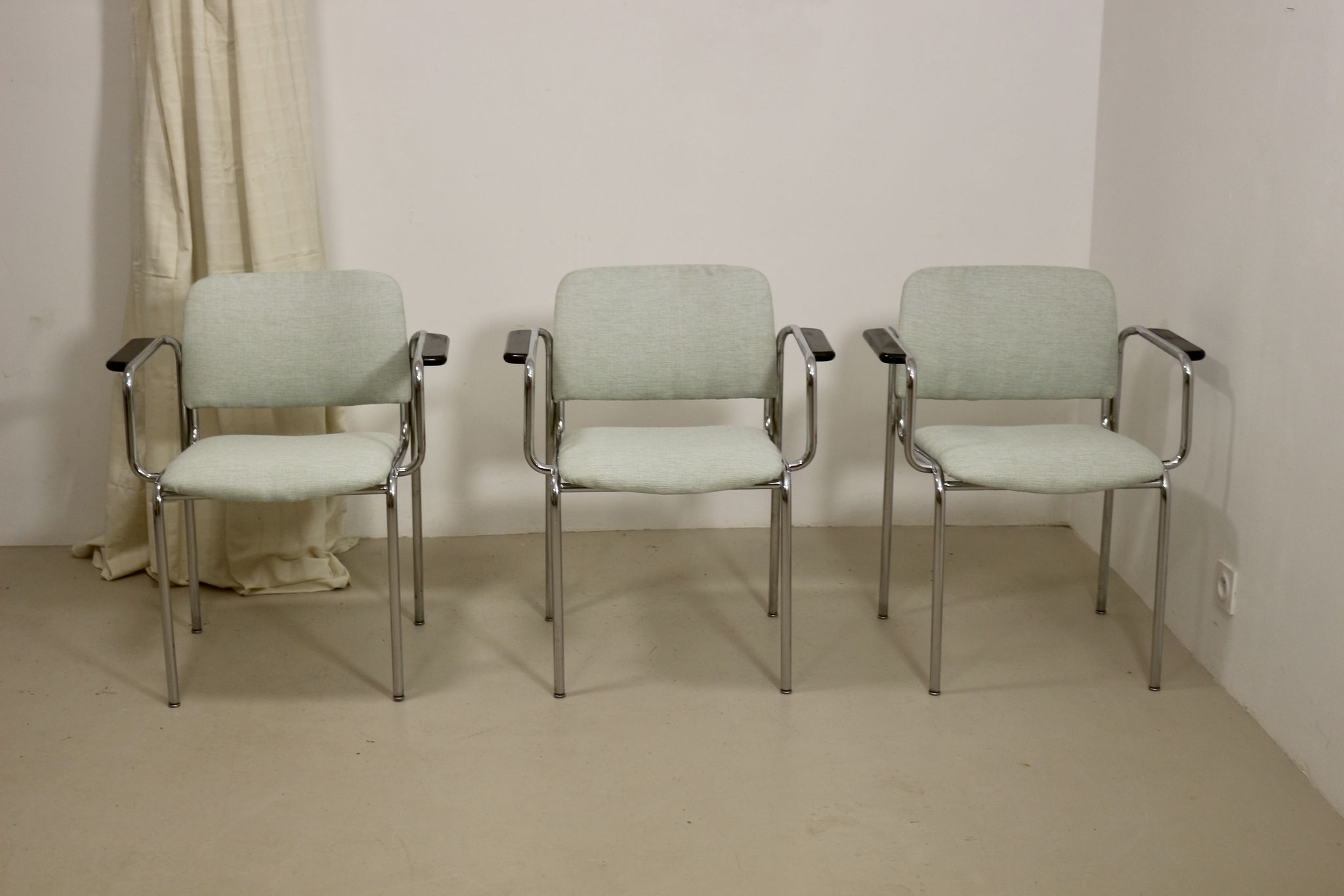 Set de 3 de chaises tubulaires en acier chromé, datant de 1970.Ref Amanda