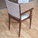 Fauteuil de chambre en bois et skaî