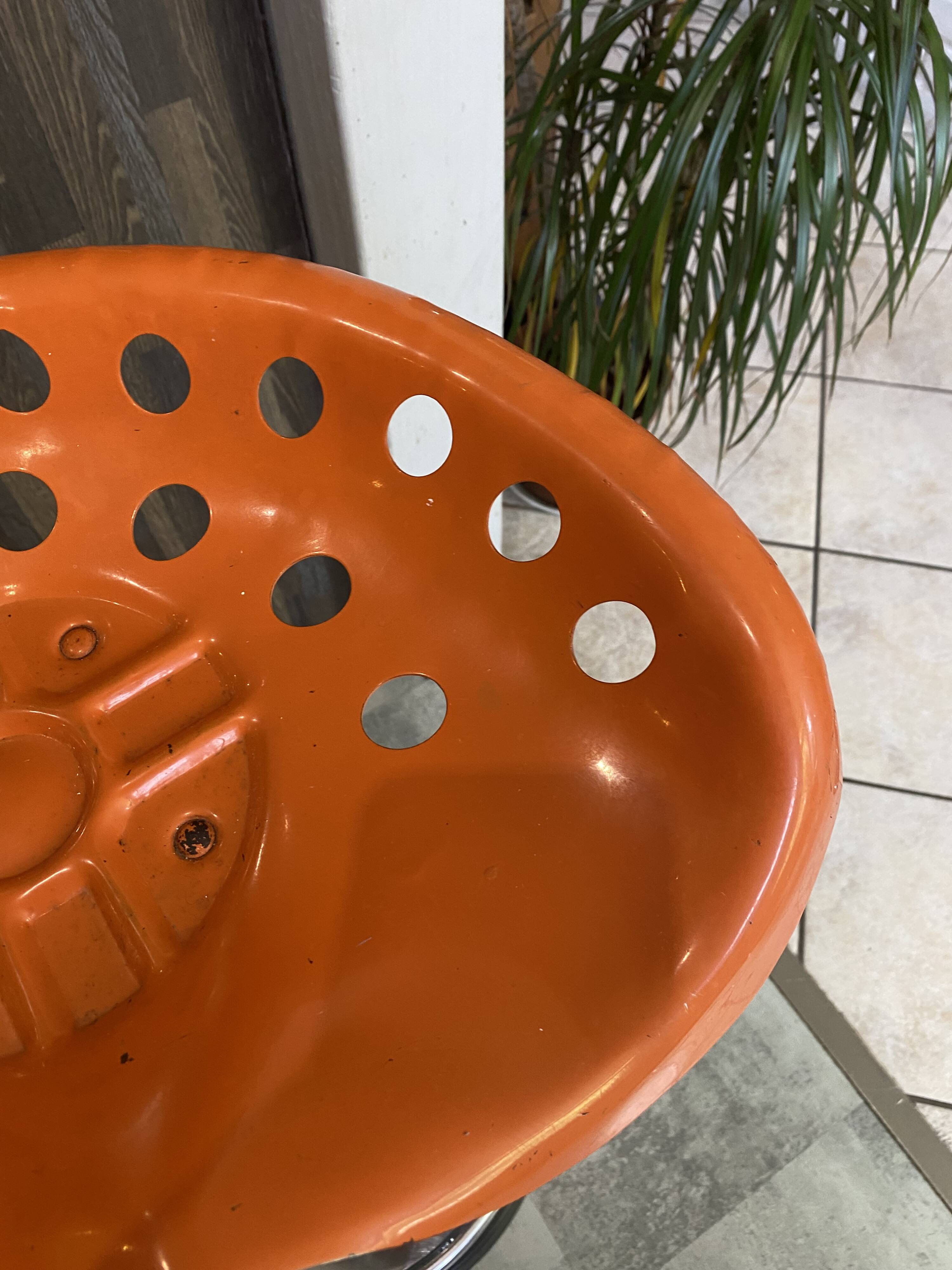 Orange tractor stool Pivoting mower Etienne Fermigier mirima 70